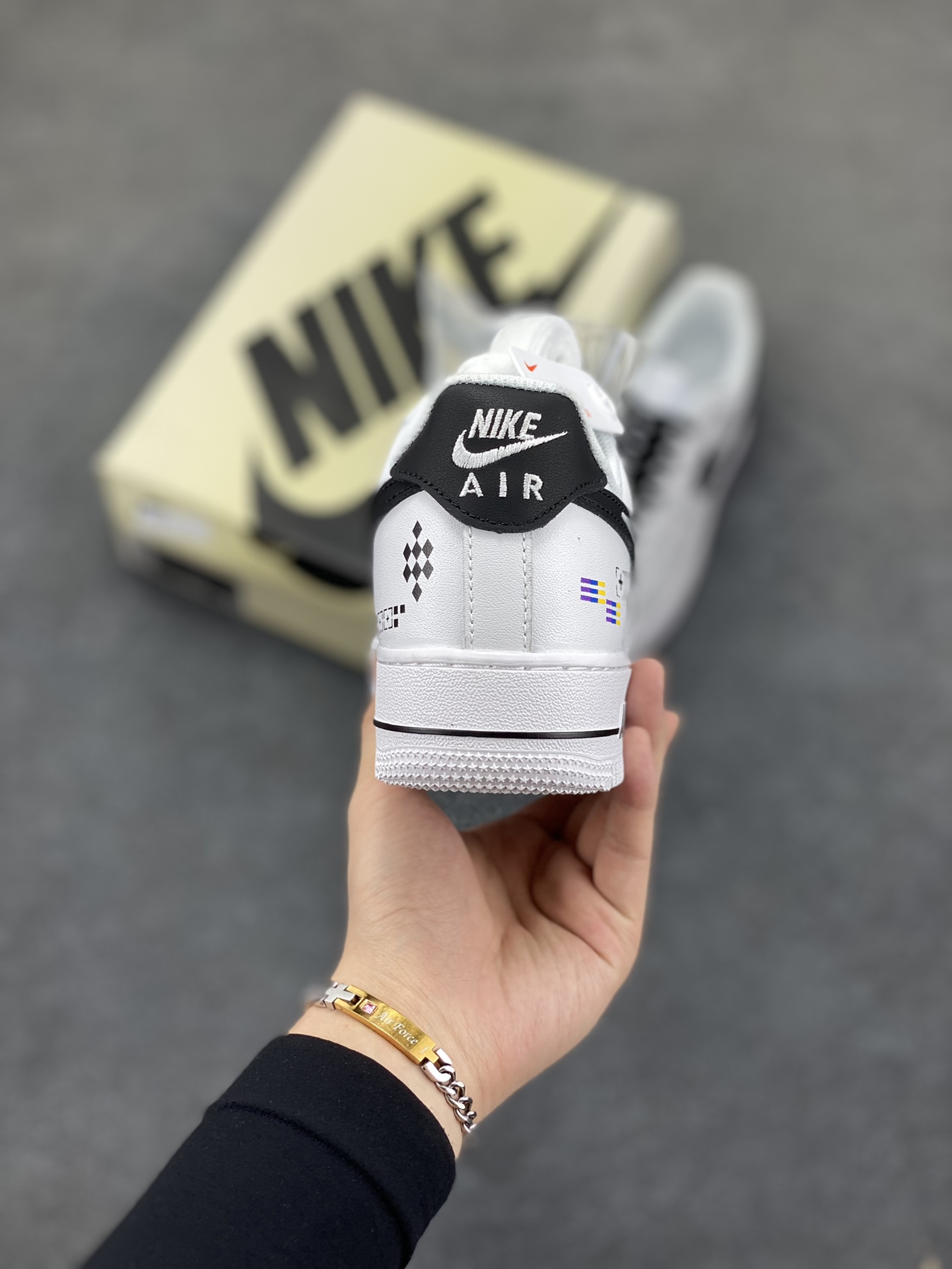 图片[4]-Nike Air Force 1 Low 印花集白黑 空军一号低帮运动休闲板鞋 原楦头原纸板 打造纯正空军版型#专注外贸渠道 全掌内置蜂窝气垫 #原盒配件 原厂中底钢印、拉帮完美 货号：CW2288-030 尺码：36 36.5 37.5 38 38.5 39 40 40.5 41 42 42.5 43 44 44.5 45-选品中心