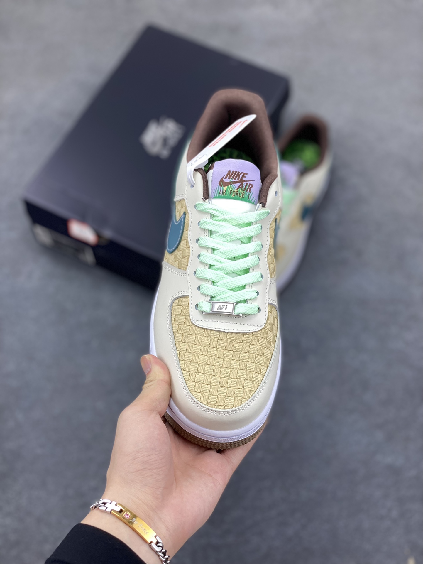 图片[2]-Nike Air Force 1 Low 编织 空军一号低帮运动休闲板鞋 原楦头原纸板 打造纯正空军版型#专注外贸渠道 全掌内置蜂窝气垫 #原盒配件 原厂中底钢印、拉帮完美 货号：IB5722-100 尺码：36 36.5 37.5 38 38.5 39 40 40.5 41 42 42.5 43 44 44.5 45-选品中心