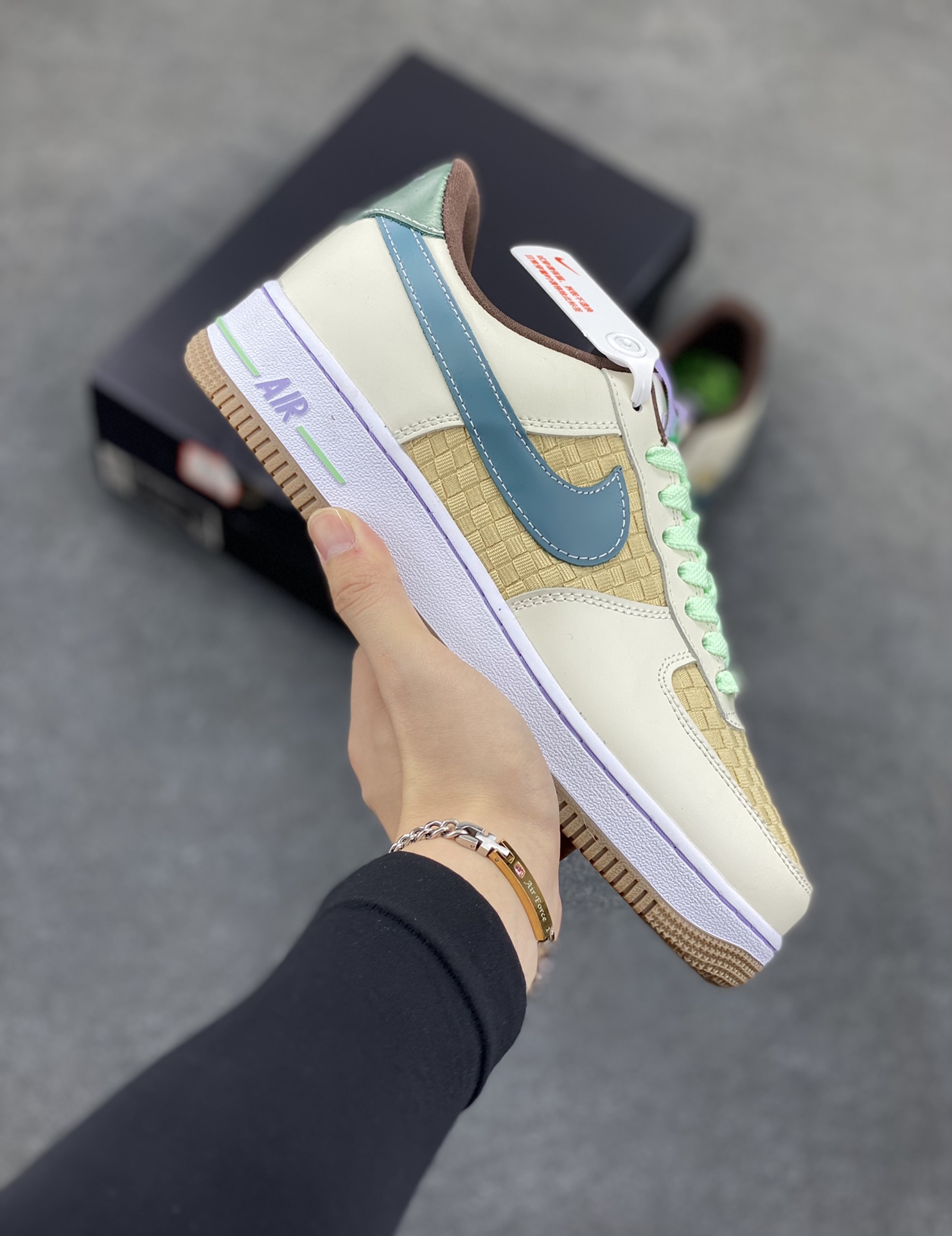 Nike Air Force 1 Low 编织 空军一号低帮运动休闲板鞋 原楦头原纸板 打造纯正空军版型#专注外贸渠道 全掌内置蜂窝气垫 #原盒配件 原厂中底钢印、拉帮完美 货号:IB5722-100 尺码:36 36.5 37.5 38 38.5 39 40 40.5 41 42 42.5 43 44 44.5 45-选品中心