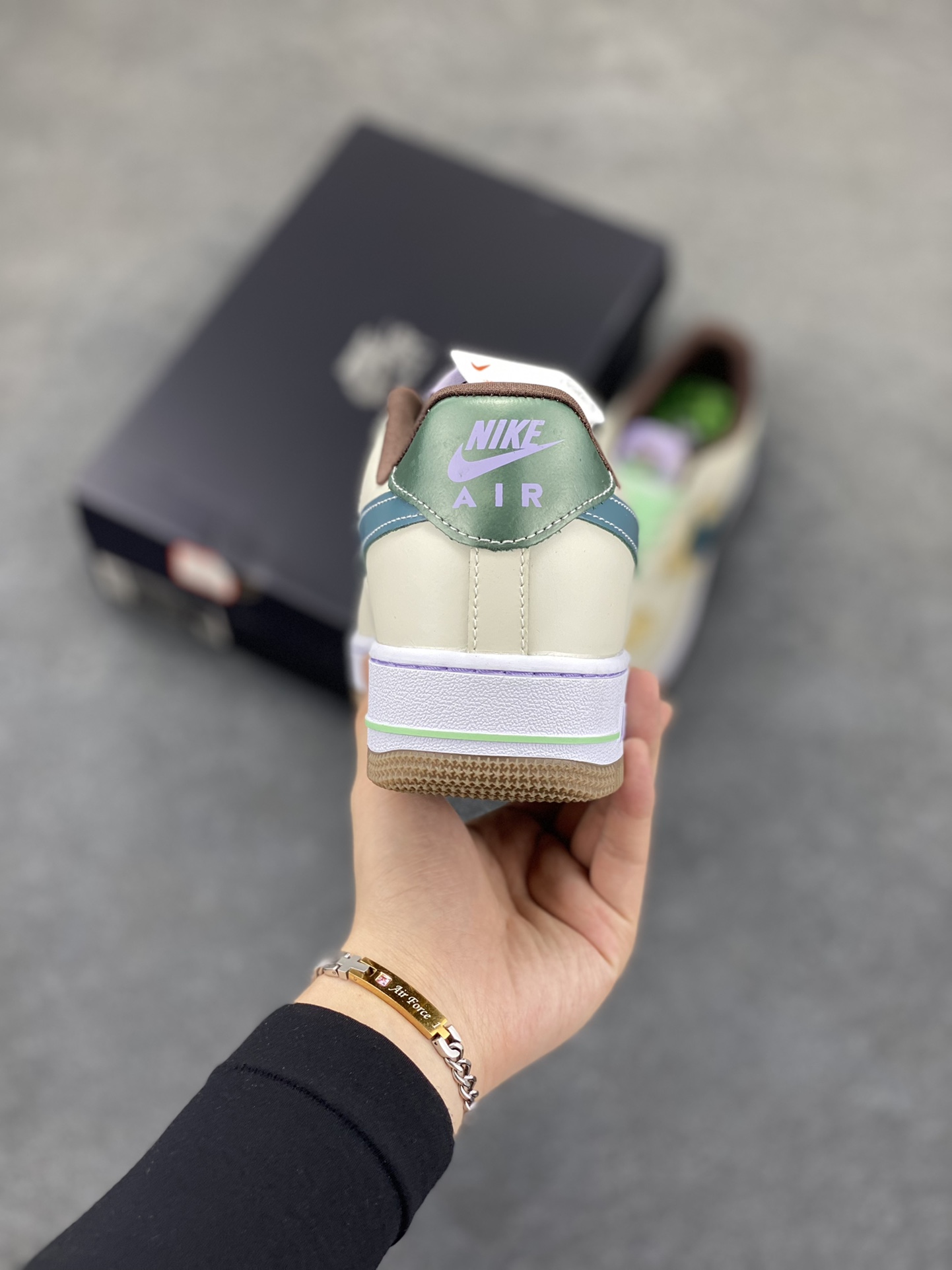 图片[4]-Nike Air Force 1 Low 编织 空军一号低帮运动休闲板鞋 原楦头原纸板 打造纯正空军版型#专注外贸渠道 全掌内置蜂窝气垫 #原盒配件 原厂中底钢印、拉帮完美 货号：IB5722-100 尺码：36 36.5 37.5 38 38.5 39 40 40.5 41 42 42.5 43 44 44.5 45-选品中心