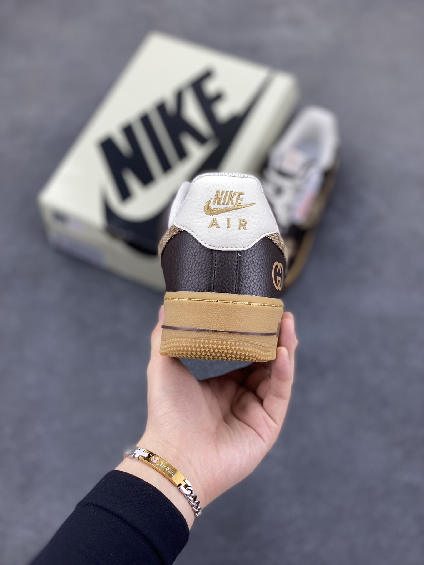 图片[4]-NIke Air Force 1 \’07 Low 古驰联名-咖啡棕生胶 空军一号低帮 运动鞋 休闲鞋 折边针车 工艺难度大 原楦头原纸板 原装鞋盒 定制五金配件 内置全掌气垫 原厂鞋底 货号：LW9279-004 尺码：36 36.5 37.5 38 38.5 39 40 40.5 41 42 42.5 43 44 44.5 45-选品中心