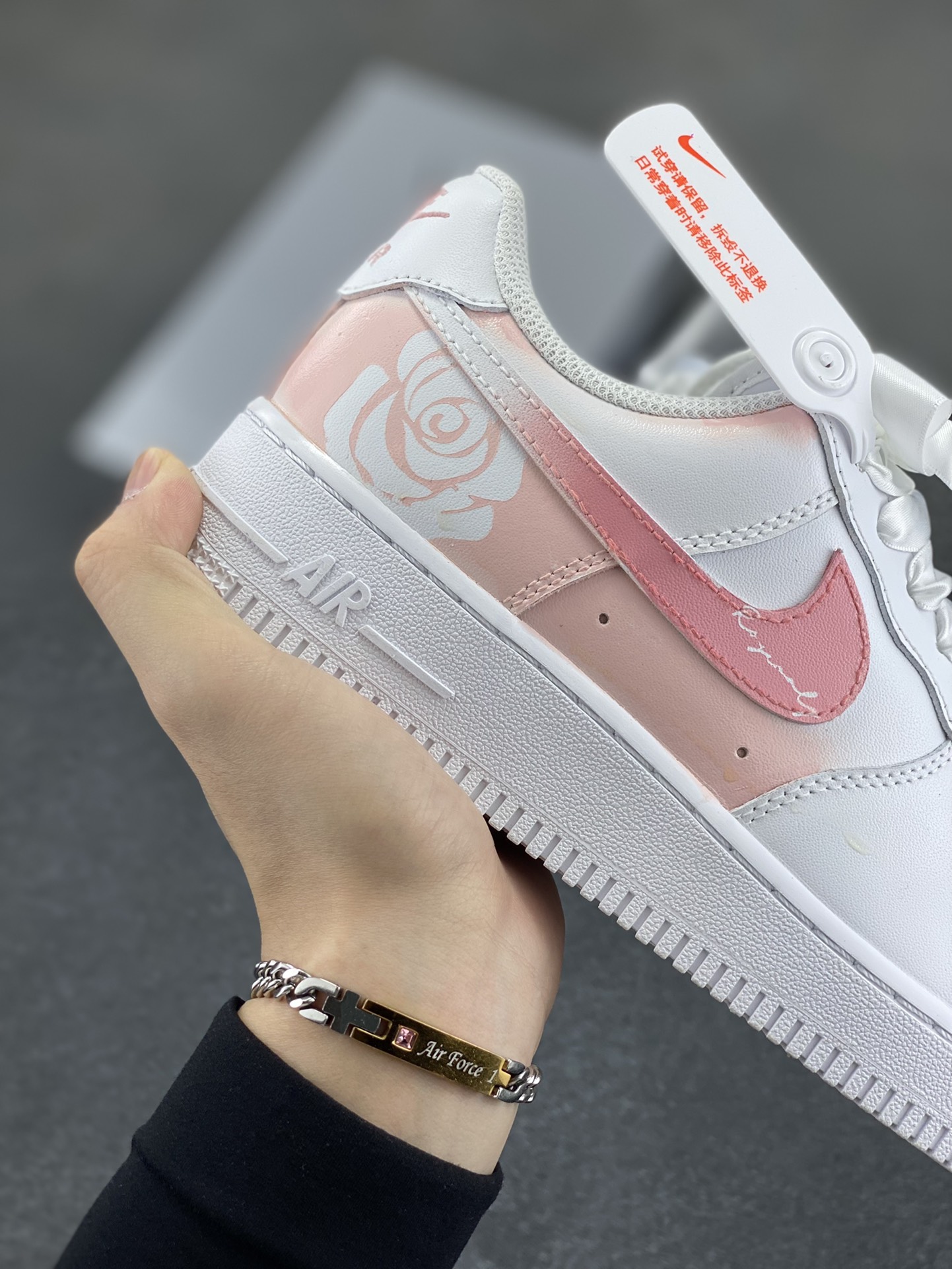 图片[6]-Air Force 1 Low 粉白手绘涂鸦 原楦头原纸板 打造纯正空军版型 #专注外贸渠道 全掌内置蜂窝气垫 #原盒配件 原厂中底钢印、拉帮完美 货号：DD8959-100 尺码：36 36.5 37.5 38 38.5 39 40 40.5 41 42 42.5 43 44 44.5 45-选品中心