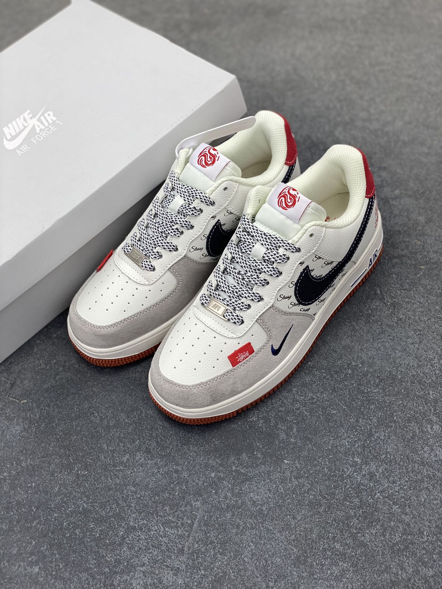图片[8]-Nike Air Force 1 Low 空军一号低帮百搭休闲运动板鞋。柔软、弹性十足的缓震性能和出色的中底设计，横跨复古与现代的外型结合，造就出风靡全球三十多年的Force 1，直到今天还深受青睐。 货号：XS1958-502 尺码：36 36.5 37.5 38 38.5 39 40 40.5 41 42 42.5 43 44 44.5 45-选品中心