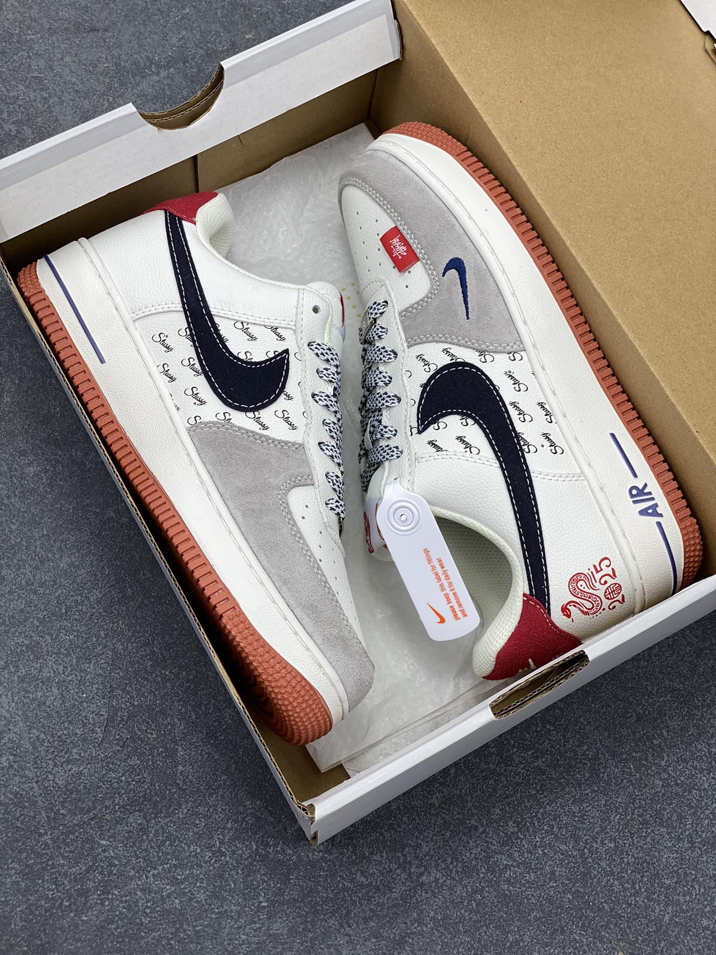 图片[9]-Nike Air Force 1 Low 空军一号低帮百搭休闲运动板鞋。柔软、弹性十足的缓震性能和出色的中底设计，横跨复古与现代的外型结合，造就出风靡全球三十多年的Force 1，直到今天还深受青睐。 货号：XS1958-502 尺码：36 36.5 37.5 38 38.5 39 40 40.5 41 42 42.5 43 44 44.5 45-选品中心
