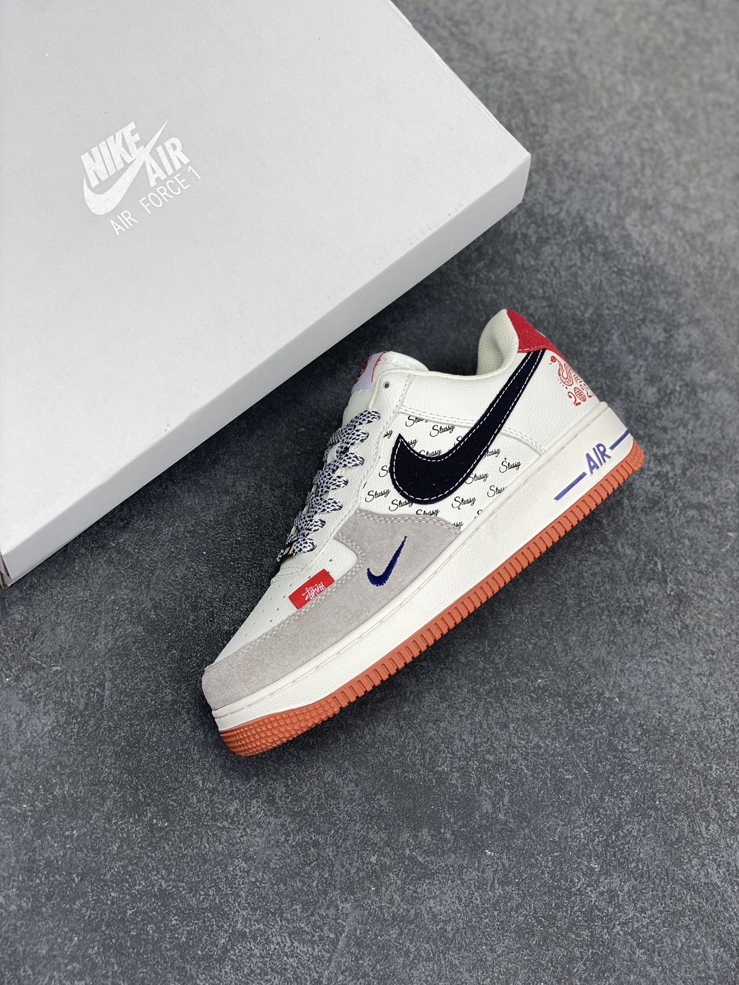 图片[7]-Nike Air Force 1 Low 空军一号低帮百搭休闲运动板鞋。柔软、弹性十足的缓震性能和出色的中底设计，横跨复古与现代的外型结合，造就出风靡全球三十多年的Force 1，直到今天还深受青睐。 货号：XS1958-502 尺码：36 36.5 37.5 38 38.5 39 40 40.5 41 42 42.5 43 44 44.5 45-选品中心