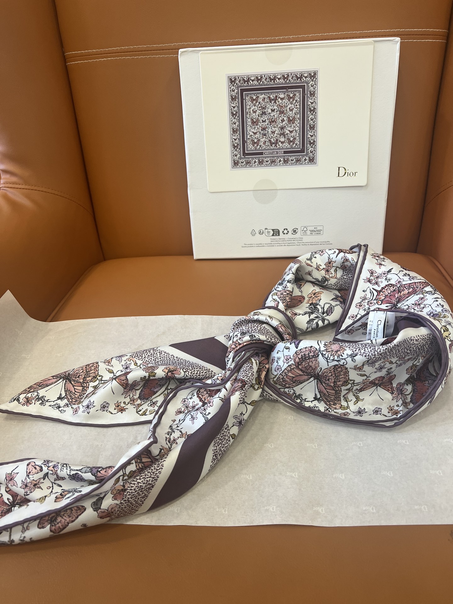 价格(赠送全套豪华包装)
𝐃𝐈𝐎𝐑 • 𝟐𝟓ꫛꫀꪝ《蝴蝶茹伊》紫色
Size：90x90cm 100%斜