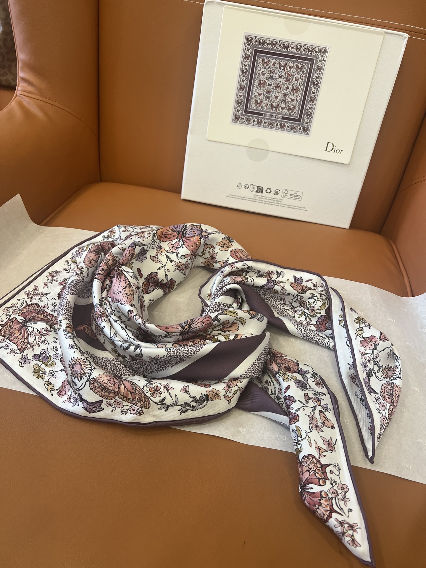 价格(赠送全套豪华包装)
𝐃𝐈𝐎𝐑 • 𝟐𝟓ꫛꫀꪝ《蝴蝶茹伊》紫色
Size：90x90cm 100%斜