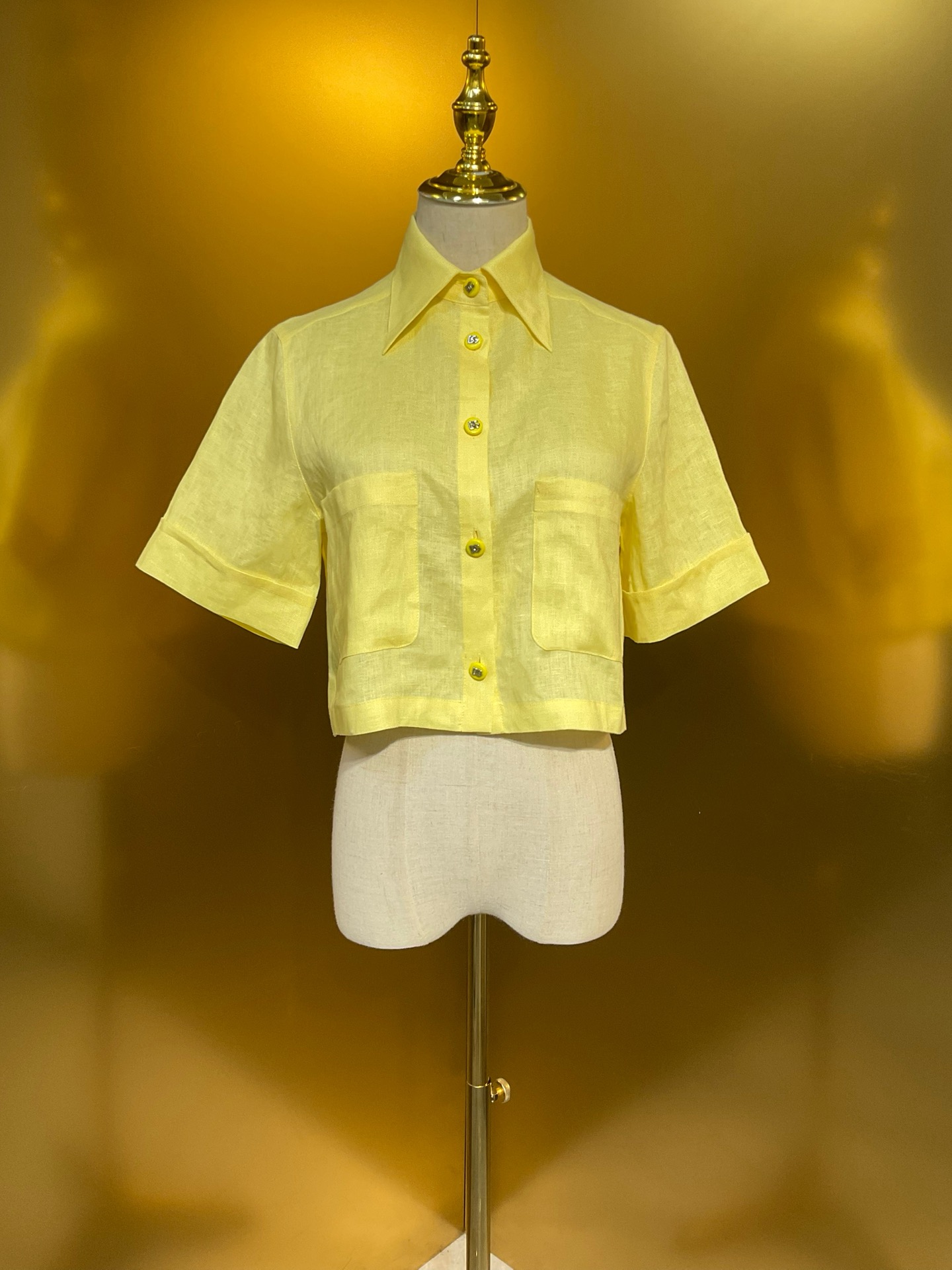 P612 for a bad-ass girl with a short shirt with a platinum cloth - 图片 5