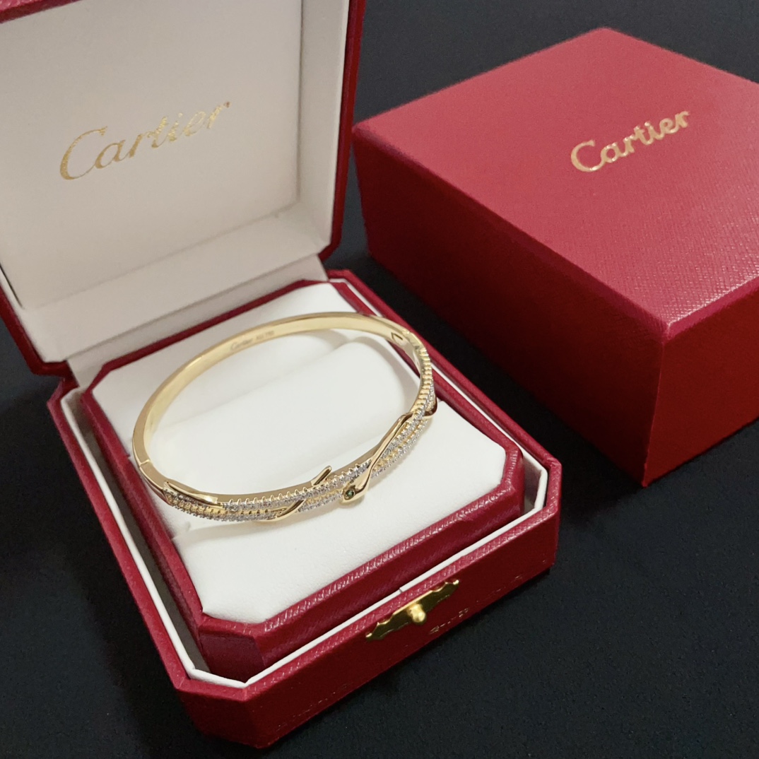 سوار Cartier مرصع بالألماس، تصميم فاخر من الذهب الوردي عيار 18 قيراط