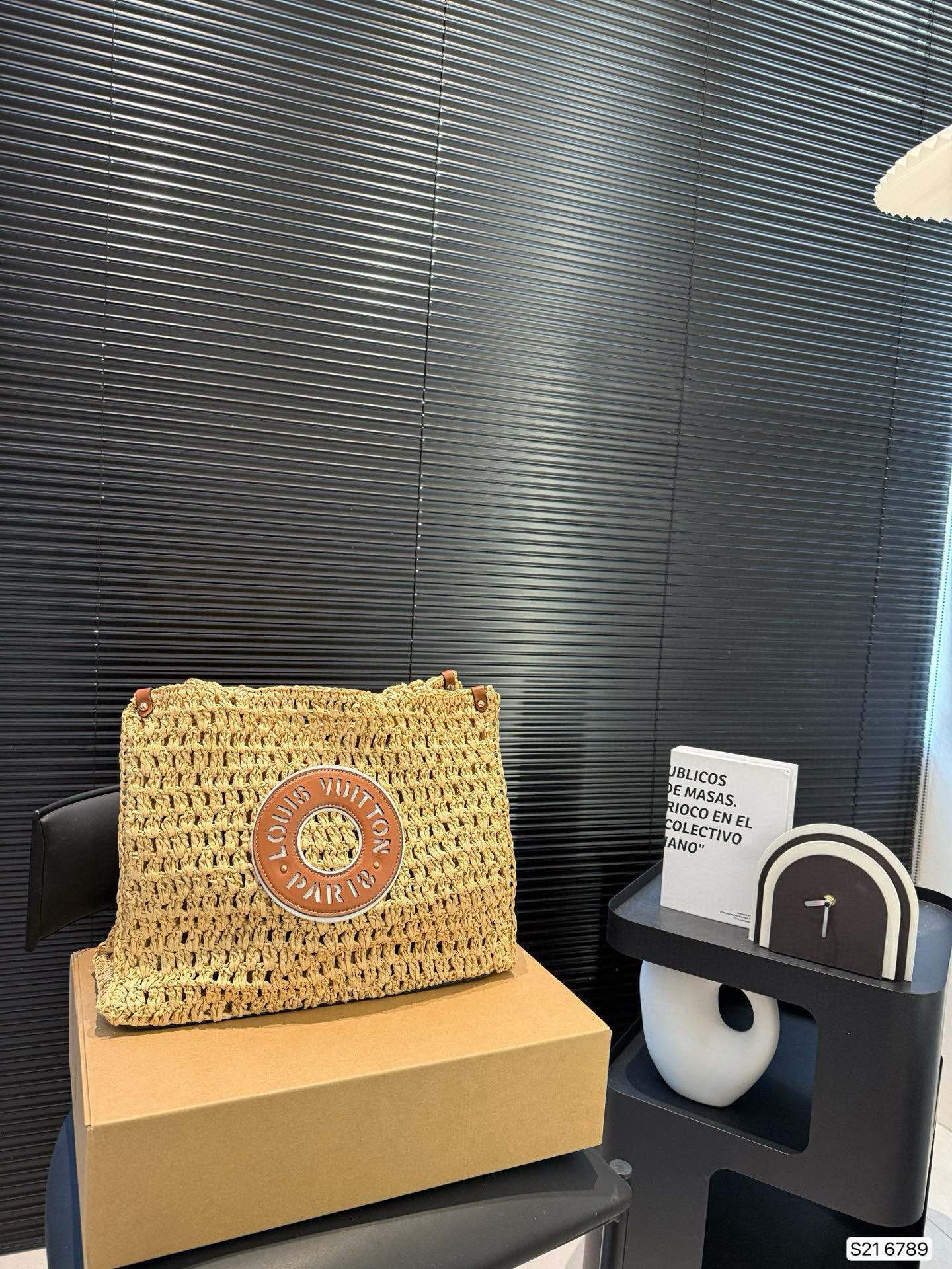 NO:349854,Lv woven tote bag, simple matching bag, very atmospheric. It is also easy to match clothes. Size 39 30 Item No. 6789 yk hat Straw hat Fisherman hat Baseball hat, hat, louis vuitton, espadrilles, totes, hatsLv编织托特包,简单搭配的包袋,非常大气.搭配衣服也是毫无难度.尺寸39 30 货号6789 yk帽子草帽渔夫帽棒球帽,帽子,louis vuitton,espadrilles,totes,hats,hat