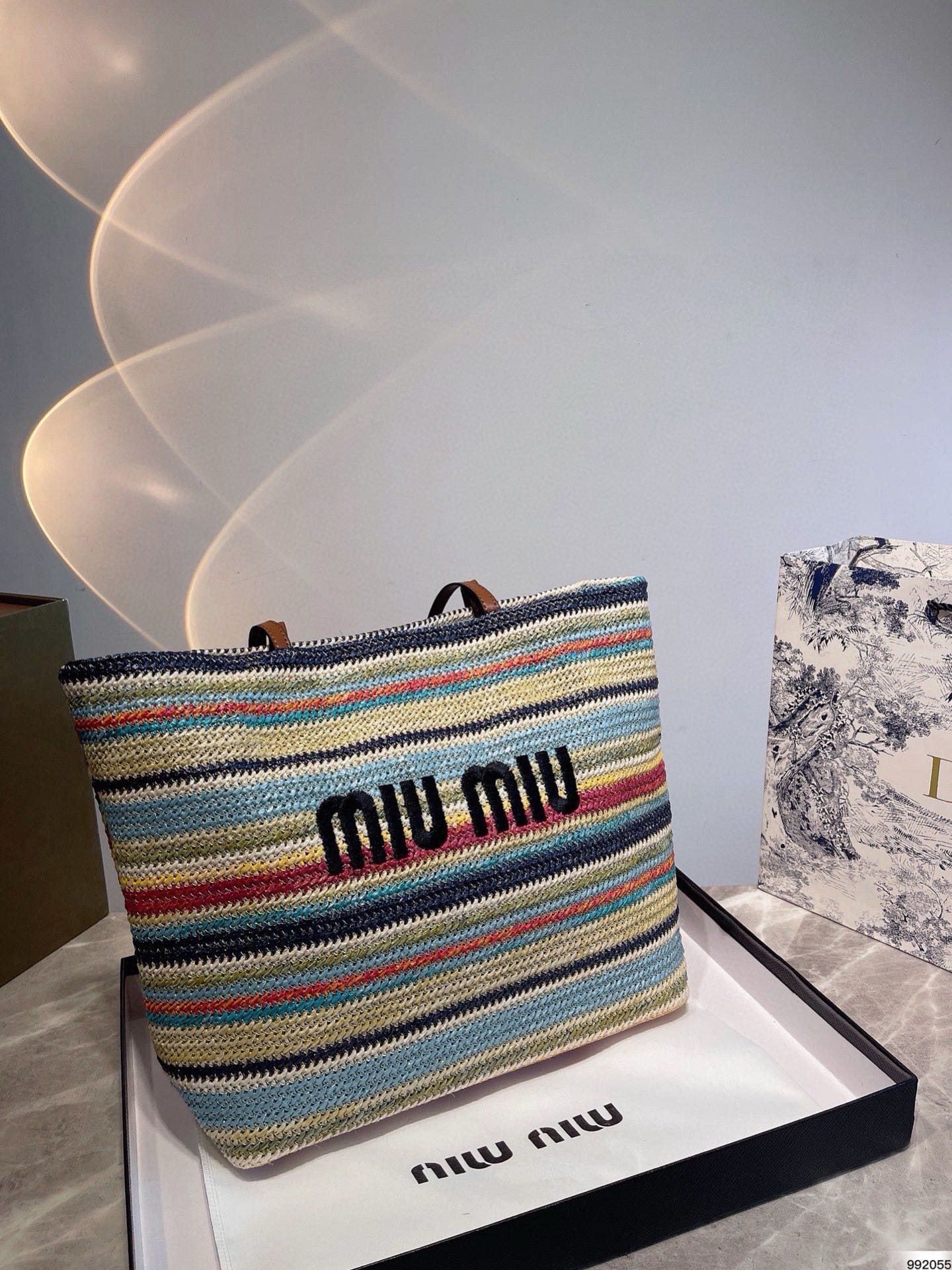 NO:350018,Miumiu American retro fairy tote bag, letter printing contrasting striped straw weaving bag, American retro grasped it. The most important thing is that it can be installed!  It's so ok to install!  Size 33 32 hats straw hat fisherman hat baseball hat, hat, miumiu, espadrilles, espadrilles, totes, hatsmiumiu 美式复古神仙托特包 字母印花撞色条纹草编包 美式复古拿捏住了 最主要的是,它能装！它太能装了！ 尺寸33 32帽子草帽渔夫帽棒球帽,帽子,miumiu,espadrilles,espadrilles,totes,hats,hat