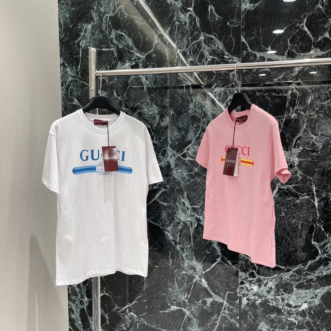 
G家 25早秋新款 印花圆领短袖T恤 胸前利用印花工艺和撞色勾勒出立体风格的品牌字母徽标图案 变体字型