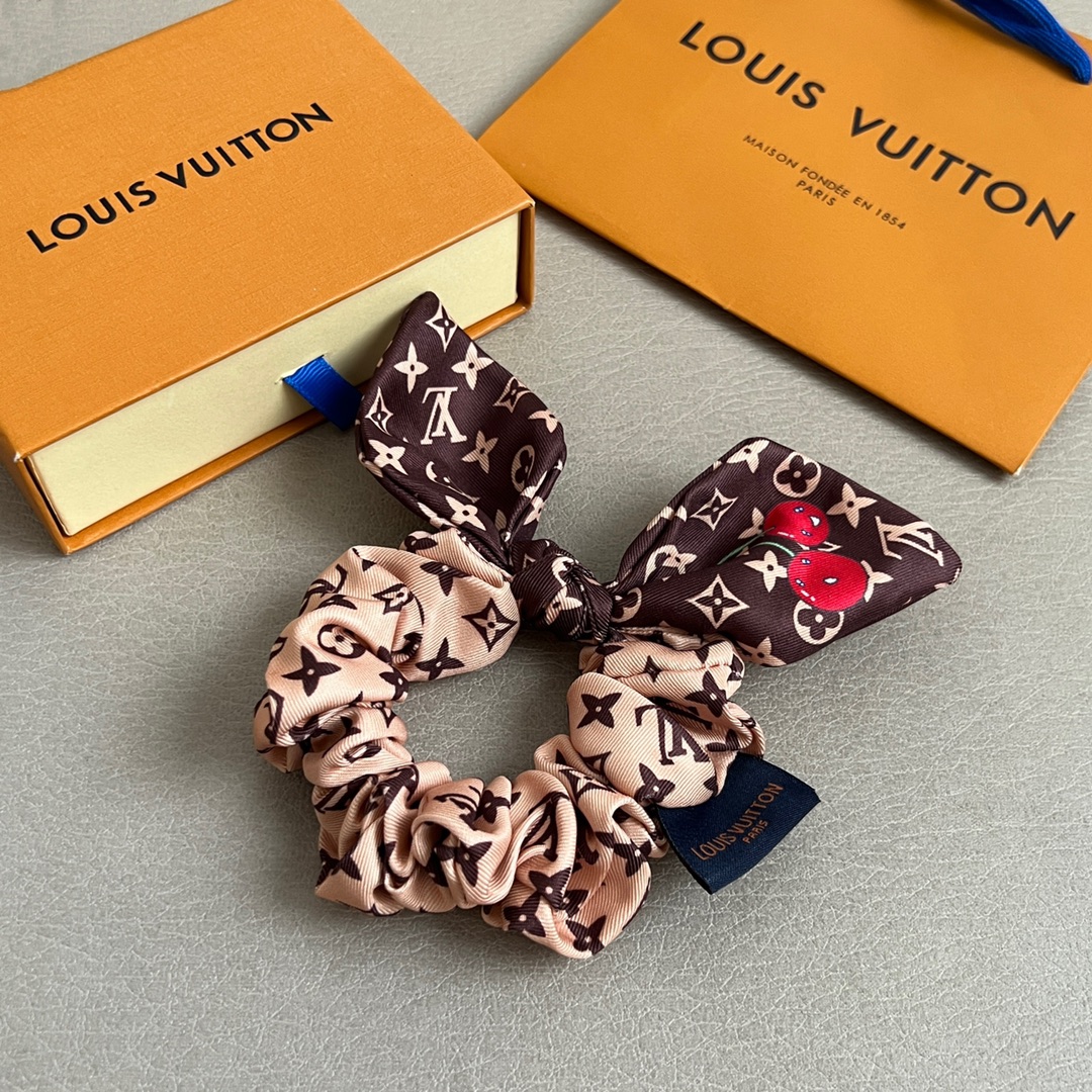 【】🔥新款🔥LV 发圈🔹🔹Louis Vuitton 路易威登🔹专柜一致材质 火爆款出货 设计独特 复古