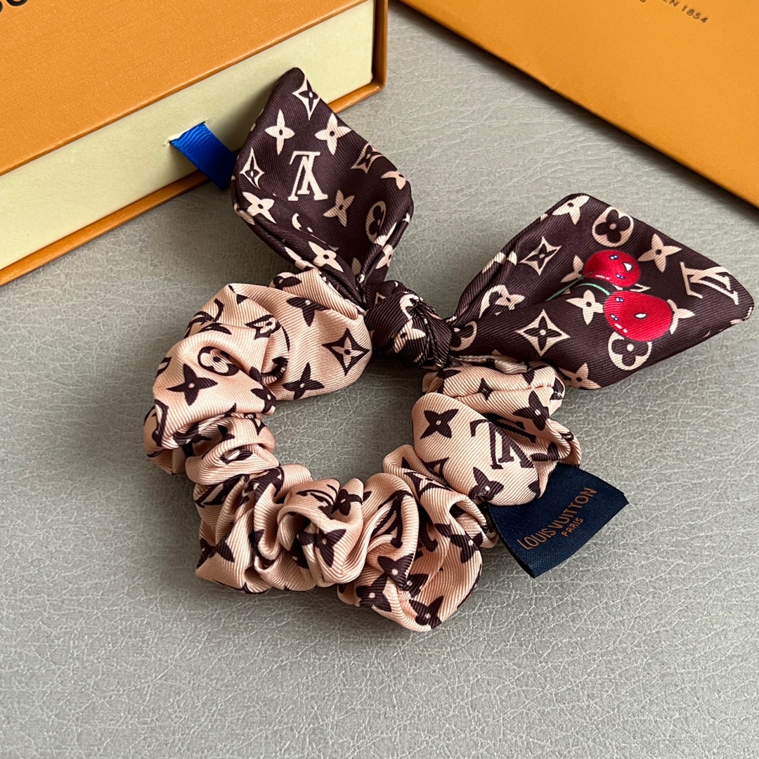 【】🔥新款🔥LV 发圈🔹🔹Louis Vuitton 路易威登🔹专柜一致材质 火爆款出货 设计独特 复古