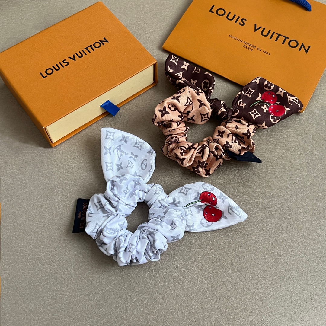 【】🔥新款🔥LV 发圈🔹🔹Louis Vuitton 路易威登🔹专柜一致材质 火爆款出货 设计独特 复古