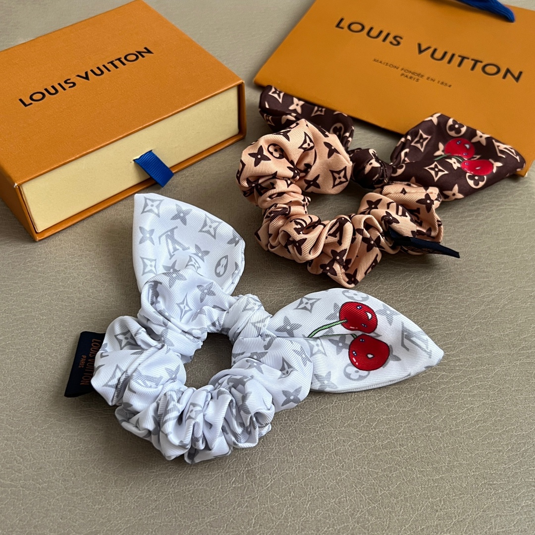 【】🔥新款🔥LV 发圈🔹🔹Louis Vuitton 路易威登🔹专柜一致材质 火爆款出货 设计独特 复古