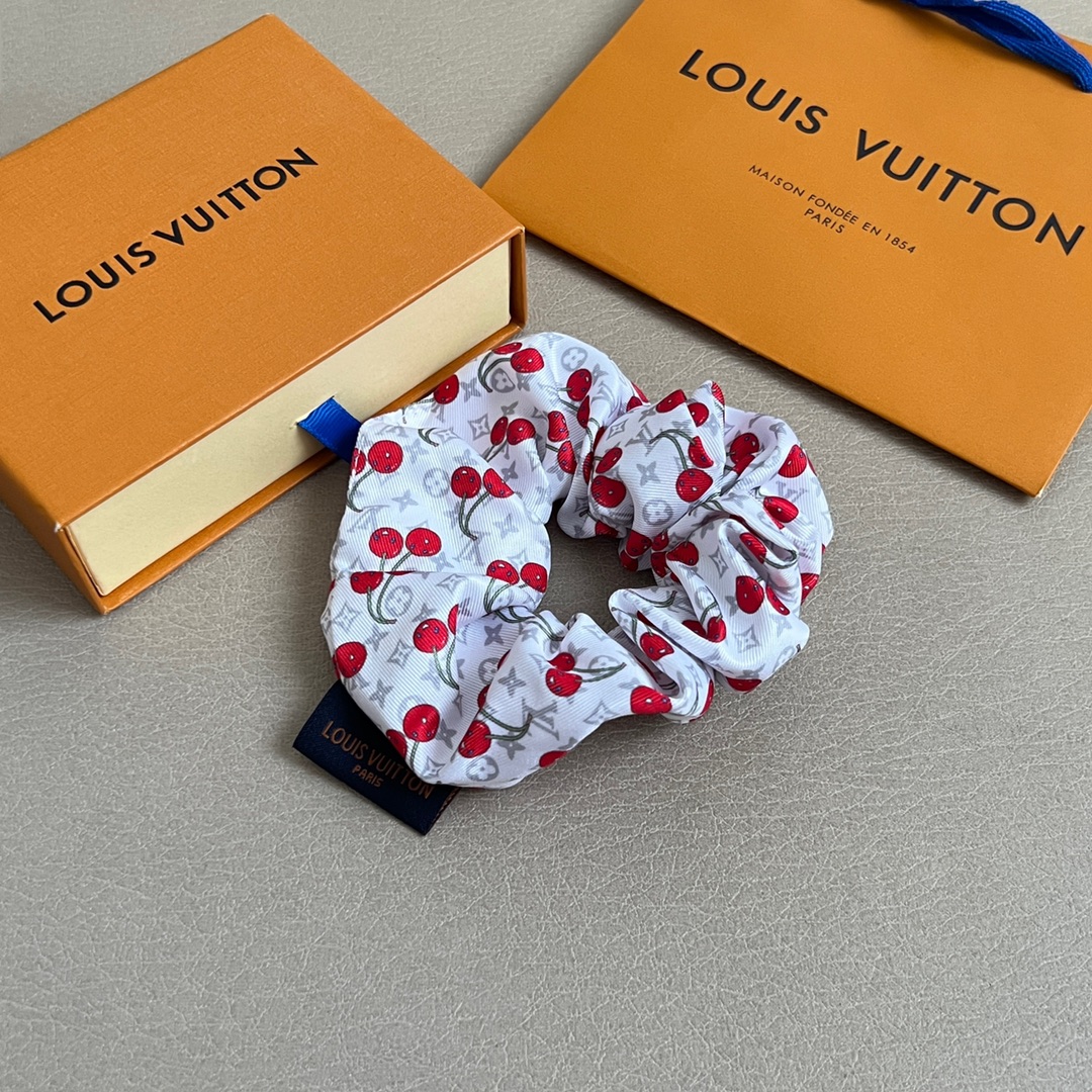 【】🔥新款🔥LV 发圈🔹🔹Louis Vuitton 路易威登🔹专柜一致材质 火爆款出货 设计独特 复古