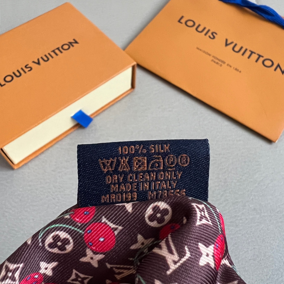 【】🔥新款🔥LV 发圈🔹🔹Louis Vuitton 路易威登🔹专柜一致材质 火爆款出货 设计独特 复古