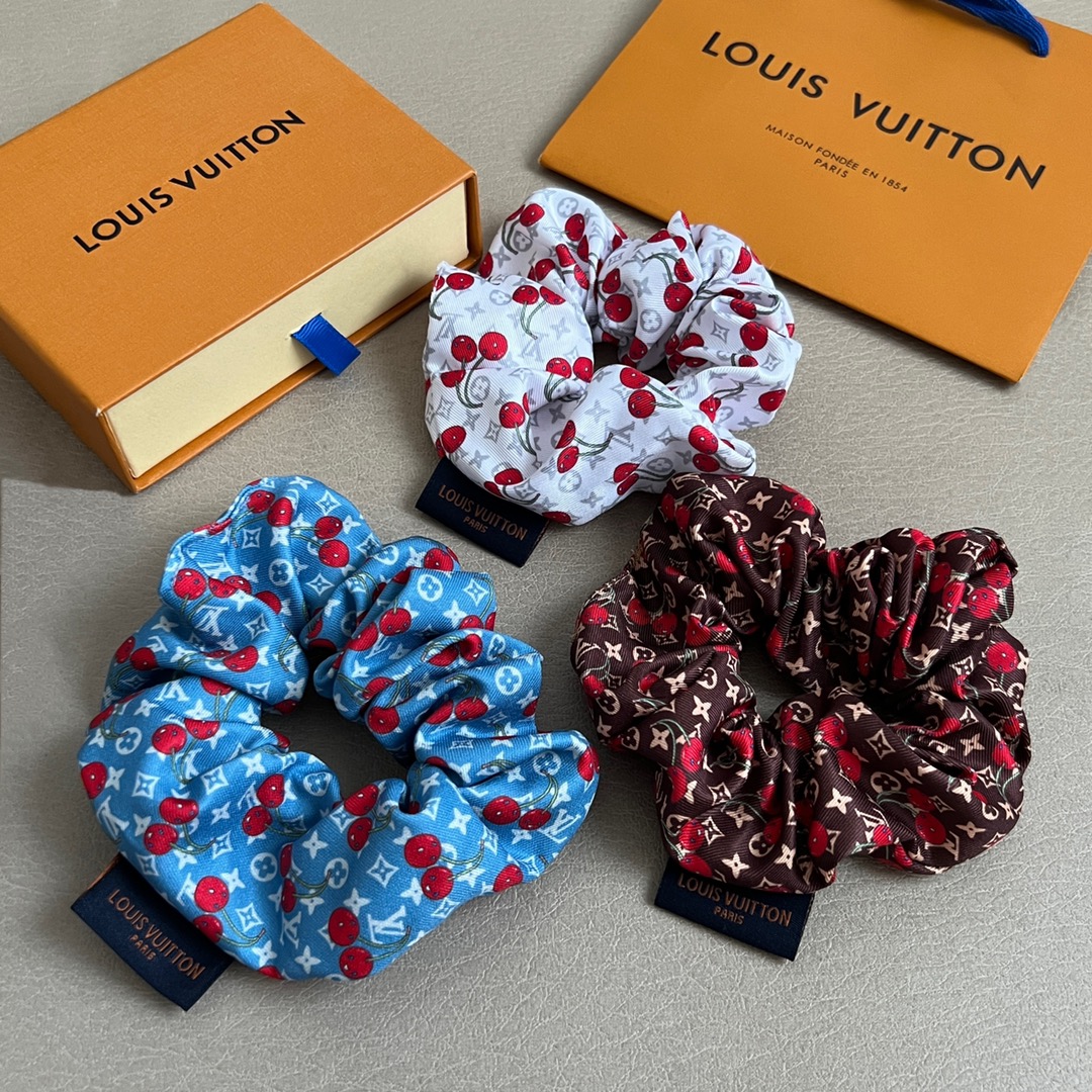 【】🔥新款🔥LV 发圈🔹🔹Louis Vuitton 路易威登🔹专柜一致材质 火爆款出货 设计独特 复古