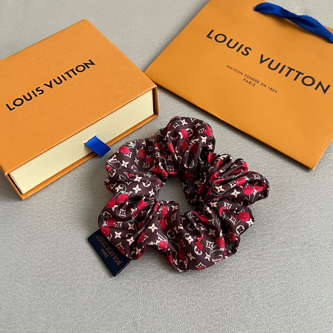 【】🔥新款🔥LV 发圈🔹🔹Louis Vuitton 路易威登🔹专柜一致材质 火爆款出货 设计独特 复古