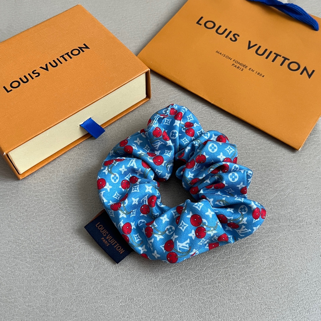 【】🔥新款🔥LV 发圈🔹🔹Louis Vuitton 路易威登🔹专柜一致材质 火爆款出货 设计独特 复古
