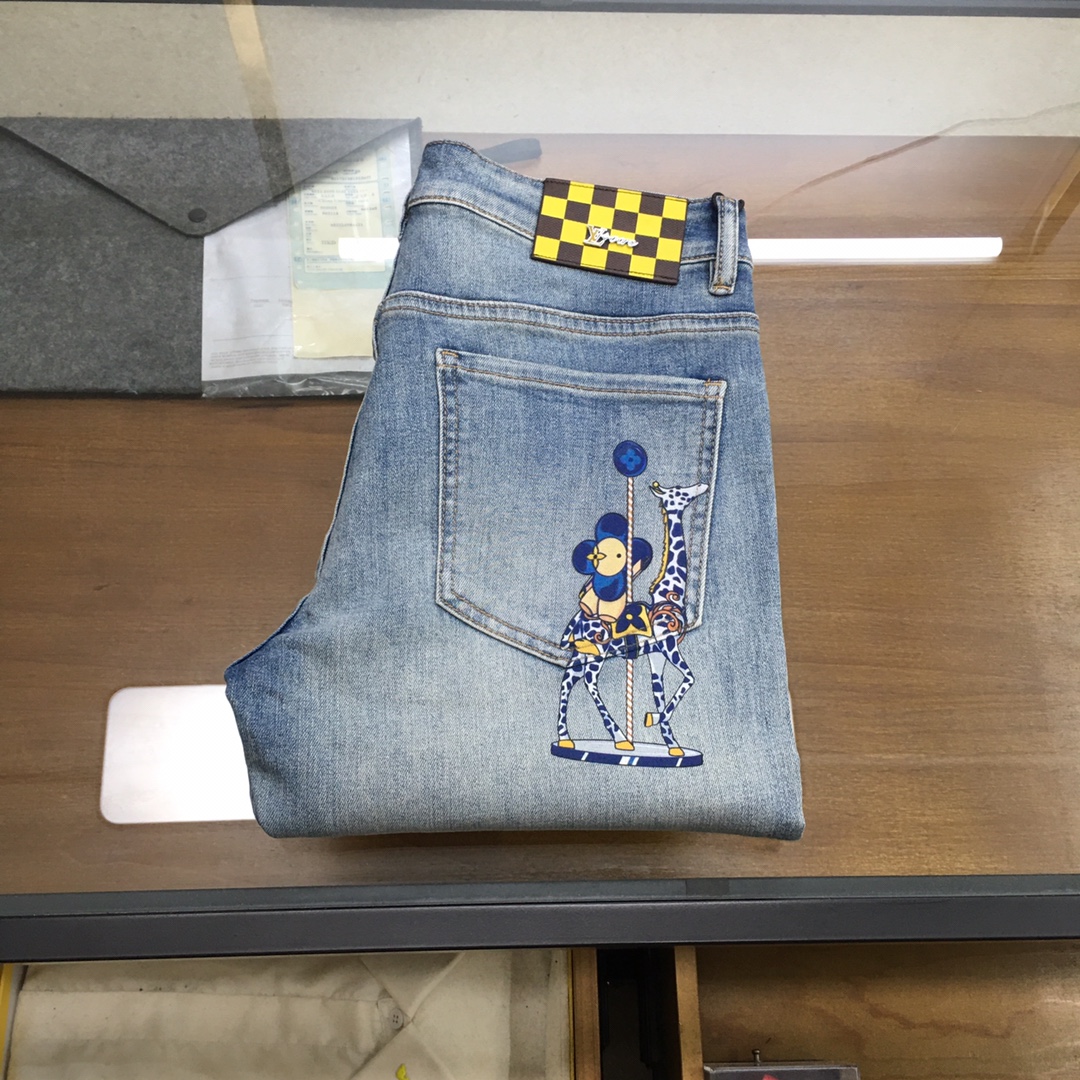 NO:519999,New Denim 'L.v...' 2025SS latest men's jean trousers, worsted high-end quality, elastic denim denim cotton denim trousers, fixed-woven pure cotton quality fabric, the texture of the trousers brings elasticity without any restraint, making your daily wear more comfortable and agile. The smooth and not easily wrinkled fabric always remains flat and traceless, silently protecting your elegance. The leading official website is on sale. It is no different from the original counter version. The fabric is slightly elastic, and the slim and crisp style shows long legs. It is simply a must-have item for everyone!  The waist with just the right width and carefully cut pockets are all engraved with branded logo buttons!  Showing the brand's own charm and high-end and elegant fashion taste, the back piece pocket consumes a lot of energy and spares no expense. The exclusive icon of the Heavy Industry Embroidery H-H-Home is created, and the exquisiteness is amazing to the craftsmen for ten years!  The details show low-key and luxuriousness. The ready-to-wear is of high quality, exquisite and stylish, and has high-standard production in large factories with full details!  ~ All the details recreate unique and exquisite designs!  !  !  Size29 30 31 32 33 34 35 36 38 (new product), alexander wang19860909新品牛仔 《L.v...》 2025SS最新款男士牛仔长裤,精纺定做高端品质,弹力丹宁牛仔棉质牛仔长裤,定织纯棉品质面料,裤身肌理感带来弹力毫无束缚感,让你日常穿着更加舒适矫健,顺滑不易褶皱的面料时刻保持平整无痕,默默守护着你的优雅. 领先官网发售..与专柜原版毫无区别,面料略带弹力,版型修身挺括尽显长腿欧巴,简直是人手必备单品！ 宽度恰到好处的腰头跟精心裁剪的口袋,均采用刻有品牌logo纽扣！彰显品牌自身的迷人魅力和高奢雅艺的时尚品味,后片口袋更是消耗大量精力不惜血本,重工刺绣H家专属图标打造出,精致程度令十年手工师傅都惊叹的！细节之处尽显低调奢华.成衣品质感高级,精致有型、 细节满分的大厂高规格制作！~ 种种细节都再现独特的精美设计！！！ Size29 30 31 32 33 34 35 36 38（新品）,,alexander wang,Men's clothing