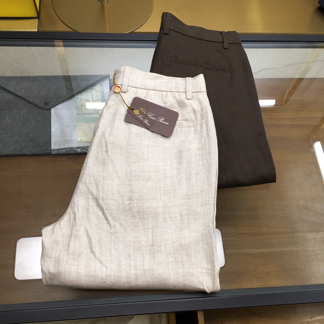 NO:519991,New counter product [LP] 25 spring and summer new Loro pi*na natural linen trousers, high-end elite men must have minimalist urban straight trousers. Rare orders from the same channel in Italy, single products from the top luxury brand LP, strictly select high-end linen fiber blend texture, minimalist trousers and straight casual style, perfect matching artifact, must-have for urban handsome men!  LP, the top luxury brand with a long history and noble luxury from Italy, has been pursuing excellent quality and handicrafts for the past hundred years. The LP products are the best choice in any aspect. They must have styles, effect on the upper body, tailoring, design and design, and they are lasting. The aristocratic aura of the upper body cannot be replaced and they are very classy!  The minimalist trousers are made of linen-blend material. After several special craftsmanship, it perfectly maintains its comfort and texture beauty. The texture structure restores the natural pure and simple nature of linen, light and soft, quite durable, low-key and elegant, full of artistic conception. It has excellent breathability and moisture absorption, and is particularly comfortable in skin-friendly. There is no problem in wearing it for three seasons!  Size 30-40 (35) Size 30 Waist 76 Hips 106 Trousers 103 Size 31 Waist 80 Hips 109 Trousers 104 Size 32 Waist 83 Hips 112 Trousers 104 Size 33 Waist 86 Hips 116 Trousers 105 Size 34 Waist 89 Hips 119 Trousers 106 Size 35 Waist 93 Hips 112 Trousers 107 Size 36 Waist 96 Hips 116 Trousers 108 Size 38 Waist 99 Hips 120 Trousers 109  Size recommended to wear 30 yards within 130 catties, 31 yards within 130-140 catties, 32 yards within 140-150 catties, 33 yards within 150-160 kg, 34 yards within 160-170 catties, 36 yards within 170-180 catties, 36 yards within 180-195 catties, 38 yards within 1, 30-195 catties, 30 pounds within 1, 30 pounds within 1, 30 pounds within 1, 30 pounds within 1, 30 pounds within 1, 30 pounds within 1, 30 pounds within 1, 30 pounds within 1, 30 pounds within 1, 30 pounds within 1, 30 pounds within19860909专柜新品【LP】 25春夏新款Loro pi*na天然亚麻西裤,高端精英男士必备极简都市直筒长裤.意大利同渠道稀有订单,精英级顶奢品牌LP的单品,严选高端亚麻纤维混纺质地,极简的裤身与直筒休闲造型,完美的搭配神器,都市型男必备！ 来自意大利历史悠久尊贵奢华的顶奢品牌LP,在过去一百年来Loro Piana一直追求卓越的质量和手工.LP的东西无论是哪个方面都是最好的选择,要款式有款式,要上身效果有效果,要剪裁有剪裁,要设计有设计,而且经久不衰,上身的贵族气场无法替代,并且很有档次！ 极简的西裤造型,面料选用亚麻混纺材质,经过多道特殊工艺的洗礼,完美的保持了它的舒适感与肌理美感.纹理构造还原了亚麻自然纯粹与质朴的本性,轻盈柔软,相当耐看,低调儒雅,意境十足.透气性与吸湿性极佳,亲肤感尤为舒适,三季穿着无丝毫问题！尺码30-40（有35） 30码 腰围76 臀围106 裤长103 31码 腰围80 臀围109 裤长104 32码 腰围83 臀围112 裤长104 33码 腰围86 臀围116 裤长105 34码 腰围89 臀围119 裤长106 35码 腰围93 臀围112 裤长107 36码 腰围96 臀围116 裤长108 38码 腰围99 臀围120 裤长109 尺码推荐130斤以内穿30码,130-140斤穿31码,140-150斤穿32码,150-160斤穿33码,160-170斤穿34码,170-180斤穿36码,180-195斤穿38码,,loro piana,loro piana,alexander wang,Men's clothing