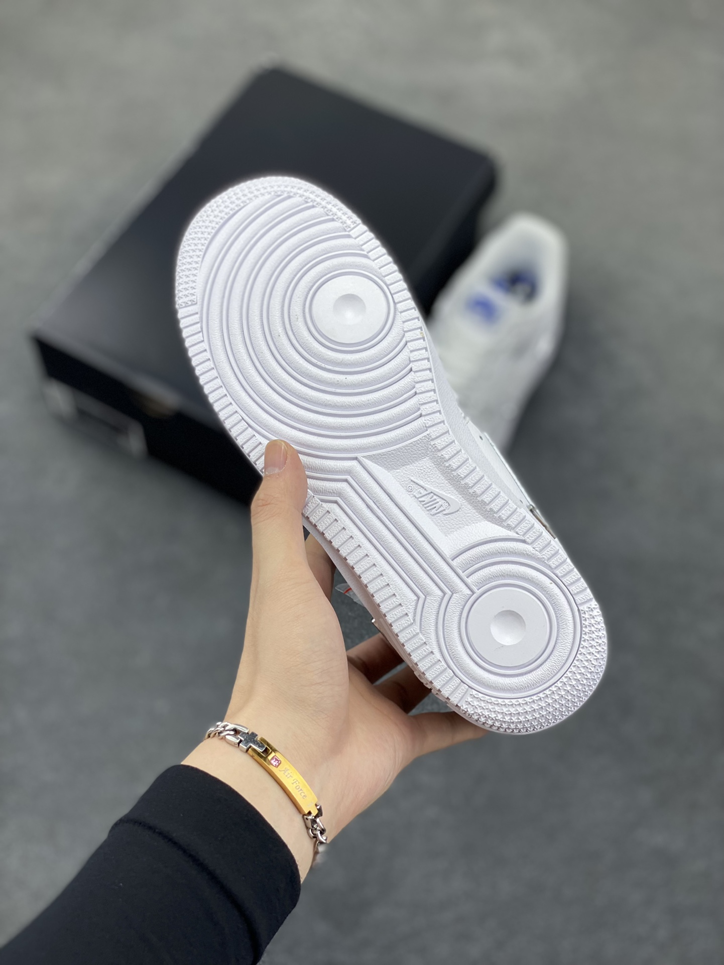 图片[5]-Nk Air Force 1\’07 Low 联名小银勾 空军一号低帮休闲板鞋 原楦头原纸板 打造纯正空军版型#专注外贸渠道 全掌内置蜂窝气垫 #原盒配件 原厂中底钢印、拉帮完美 货号：CT1990-100 尺码：36 36.5 37.5 38 38.5 39 40 40.5 41 42 42.5 43 44 44.5 45-选品中心