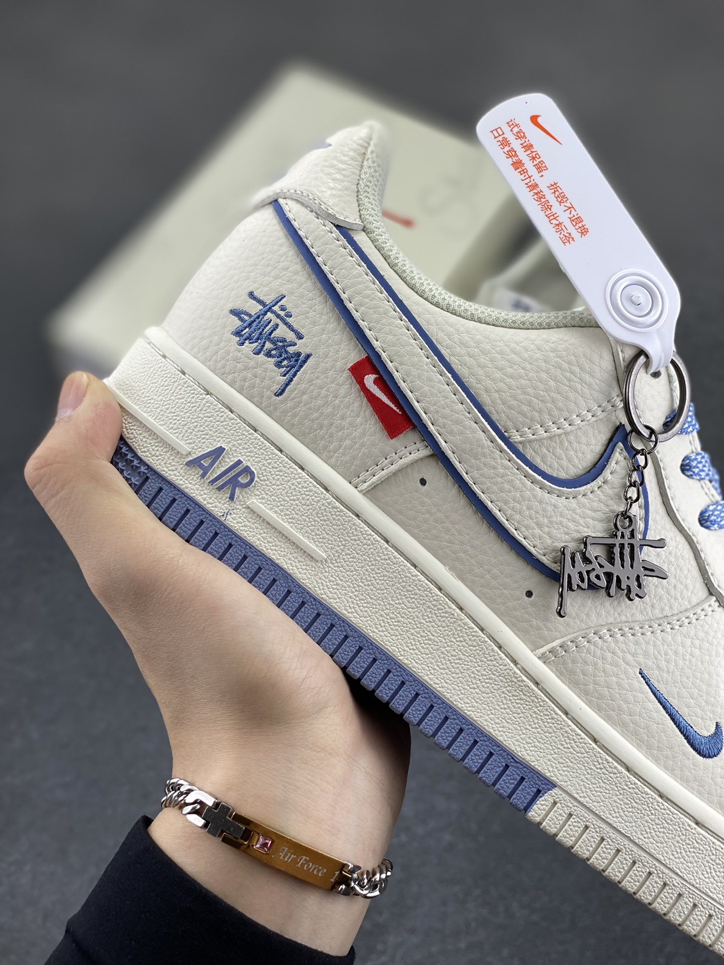 图片[6]-NIke Air Force 1 \’07 Low “斯图西联名”空军一号 低帮 运动鞋 休闲鞋 折边针车 工艺难度大 原楦头原纸板 原装鞋盒 定制五金配件 内置全掌气垫 原厂鞋底 货号：CS5288-019 尺码：36 36.5 37.5 38 38.5 39 40 40.5 41 42 42.5 43 44 44.5 45-选品中心