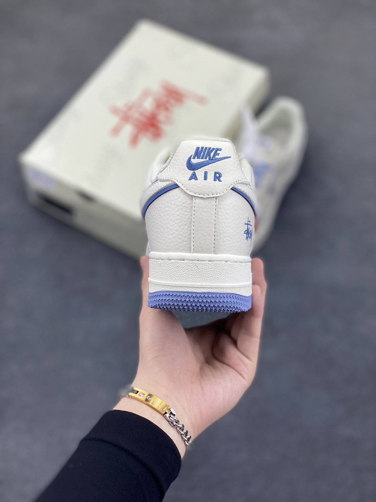 图片[4]-NIke Air Force 1 \’07 Low “斯图西联名”空军一号 低帮 运动鞋 休闲鞋 折边针车 工艺难度大 原楦头原纸板 原装鞋盒 定制五金配件 内置全掌气垫 原厂鞋底 货号：CS5288-019 尺码：36 36.5 37.5 38 38.5 39 40 40.5 41 42 42.5 43 44 44.5 45-选品中心