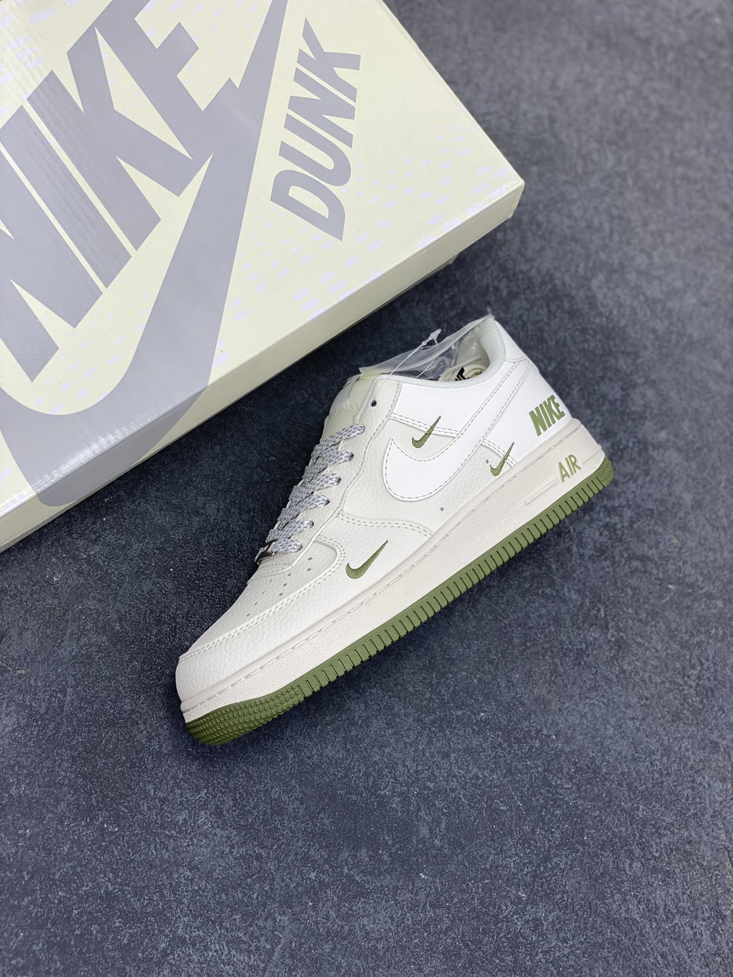 图片[7]-NIke Air Force 1 \’07 Low “NIKE联名——绿小三勾”空军一号 低帮 运动鞋 休闲鞋 折边针车 工艺难度大 原楦头原纸板 原装鞋盒 定制五金配件 内置全掌气垫 原厂鞋底 货号：XX3168-182 尺码：36 36.5 37.5 38 38.5 39 40 40.5 41 42 42.5 43 44 44.5 45-选品中心