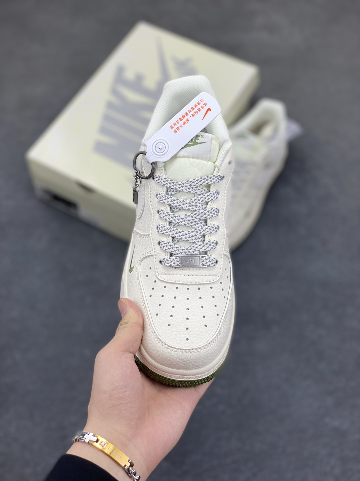 图片[2]-NIke Air Force 1 \’07 Low “NIKE联名——绿小三勾”空军一号 低帮 运动鞋 休闲鞋 折边针车 工艺难度大 原楦头原纸板 原装鞋盒 定制五金配件 内置全掌气垫 原厂鞋底 货号：XX3168-182 尺码：36 36.5 37.5 38 38.5 39 40 40.5 41 42 42.5 43 44 44.5 45-选品中心