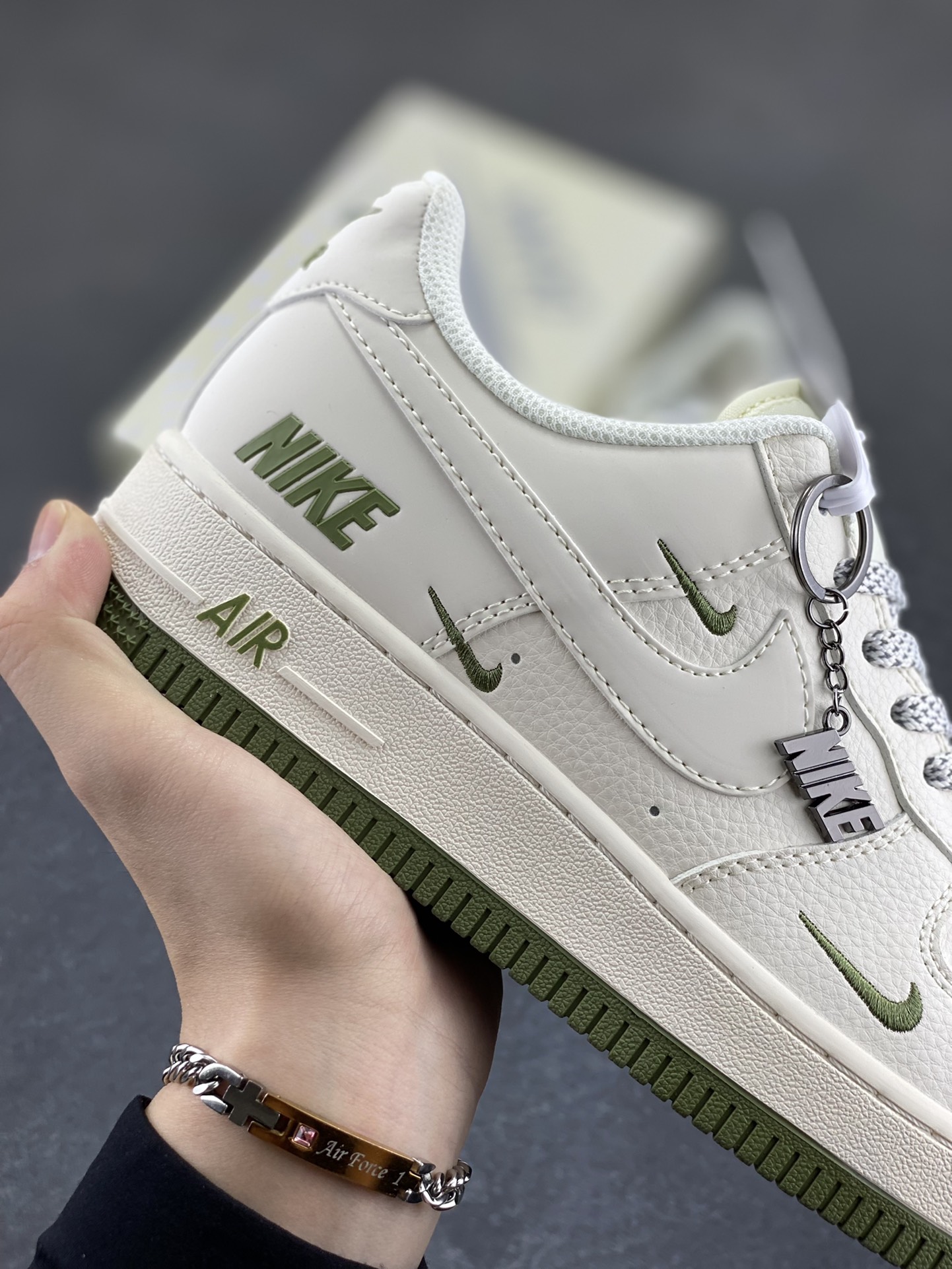 图片[6]-NIke Air Force 1 \’07 Low “NIKE联名——绿小三勾”空军一号 低帮 运动鞋 休闲鞋 折边针车 工艺难度大 原楦头原纸板 原装鞋盒 定制五金配件 内置全掌气垫 原厂鞋底 货号：XX3168-182 尺码：36 36.5 37.5 38 38.5 39 40 40.5 41 42 42.5 43 44 44.5 45-选品中心