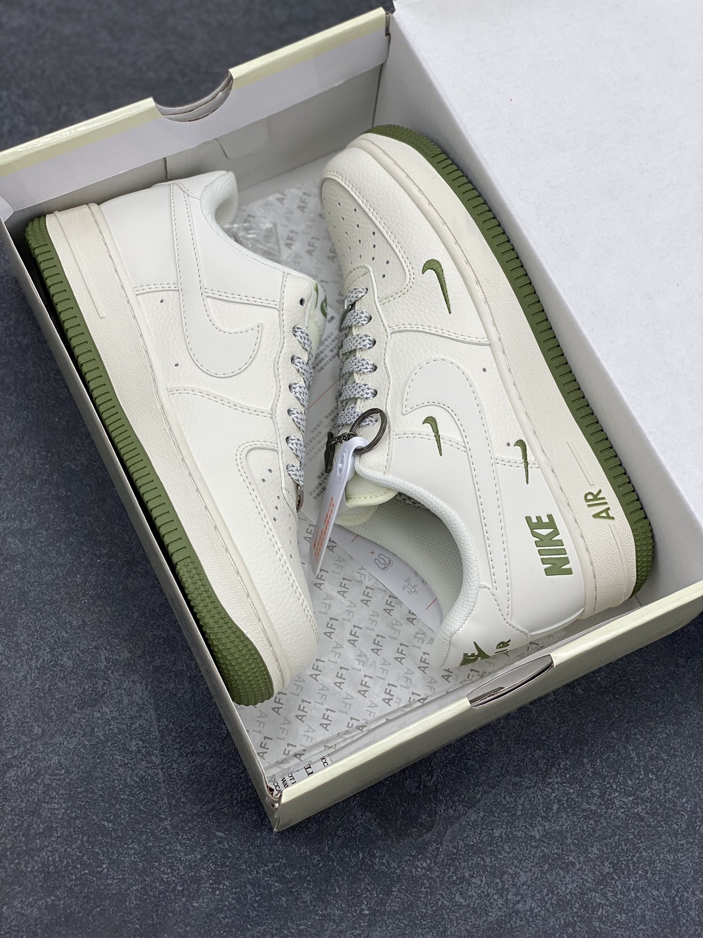 图片[9]-NIke Air Force 1 \’07 Low “NIKE联名——绿小三勾”空军一号 低帮 运动鞋 休闲鞋 折边针车 工艺难度大 原楦头原纸板 原装鞋盒 定制五金配件 内置全掌气垫 原厂鞋底 货号：XX3168-182 尺码：36 36.5 37.5 38 38.5 39 40 40.5 41 42 42.5 43 44 44.5 45-选品中心