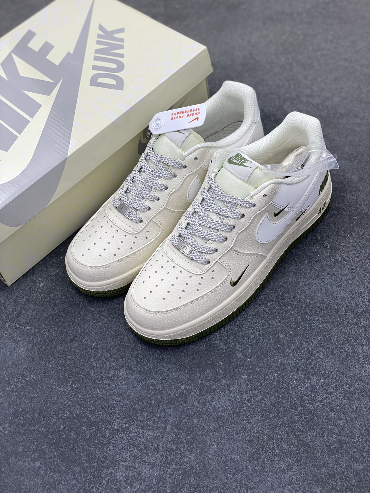 图片[8]-NIke Air Force 1 \’07 Low “NIKE联名——绿小三勾”空军一号 低帮 运动鞋 休闲鞋 折边针车 工艺难度大 原楦头原纸板 原装鞋盒 定制五金配件 内置全掌气垫 原厂鞋底 货号：XX3168-182 尺码：36 36.5 37.5 38 38.5 39 40 40.5 41 42 42.5 43 44 44.5 45-选品中心