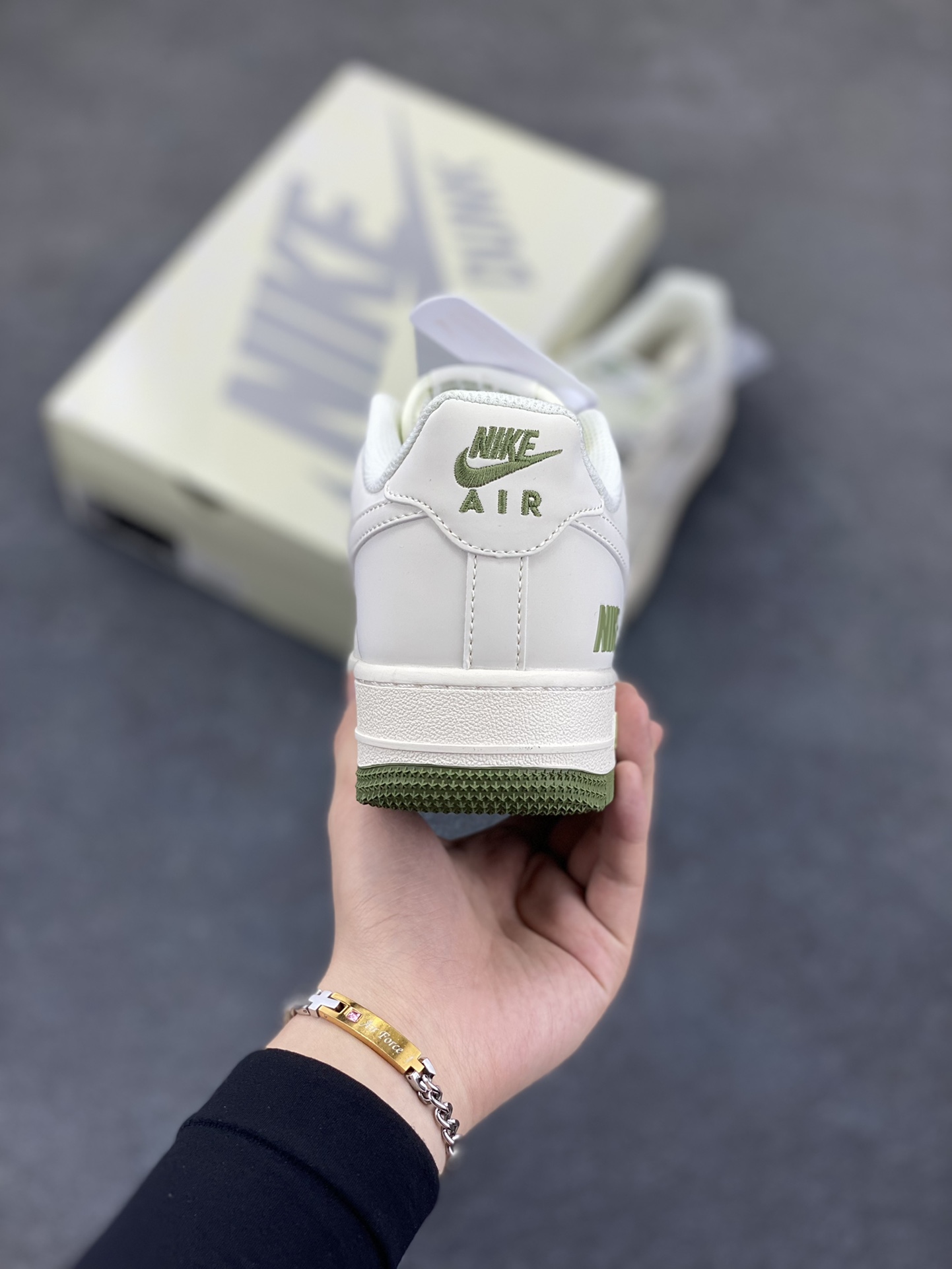 图片[4]-NIke Air Force 1 \’07 Low “NIKE联名——绿小三勾”空军一号 低帮 运动鞋 休闲鞋 折边针车 工艺难度大 原楦头原纸板 原装鞋盒 定制五金配件 内置全掌气垫 原厂鞋底 货号：XX3168-182 尺码：36 36.5 37.5 38 38.5 39 40 40.5 41 42 42.5 43 44 44.5 45-选品中心
