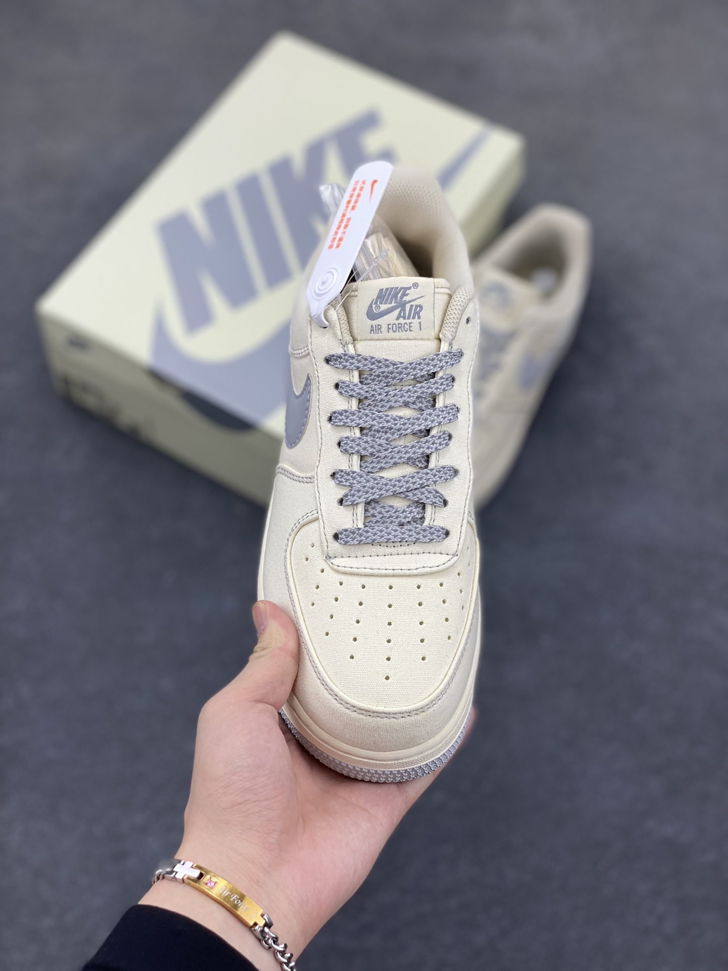 图片[2]-福利特价   NIke Air Force 1 \’07 米银布面 空军一号低帮休闲板鞋 3m反光 进口牛筋布 原楦头原纸板 纯正空军版型 全掌内置全掌气垫 原盒配件 原厂中底钢印 拉帮完美 货号：TQ1456-222 尺码：36 36.5 37.5 38 38.5 39 40 40.5 41 42 42.5 43 44 44.5 45-选品中心