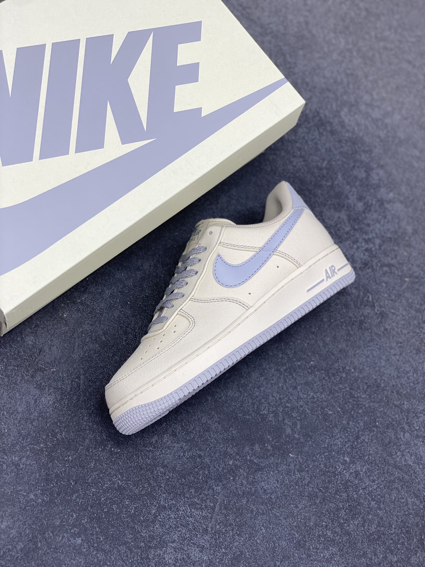 图片[7]-福利特价   NIke Air Force 1 \’07 米银布面 空军一号低帮休闲板鞋 3m反光 进口牛筋布 原楦头原纸板 纯正空军版型 全掌内置全掌气垫 原盒配件 原厂中底钢印 拉帮完美 货号：TQ1456-222 尺码：36 36.5 37.5 38 38.5 39 40 40.5 41 42 42.5 43 44 44.5 45-选品中心
