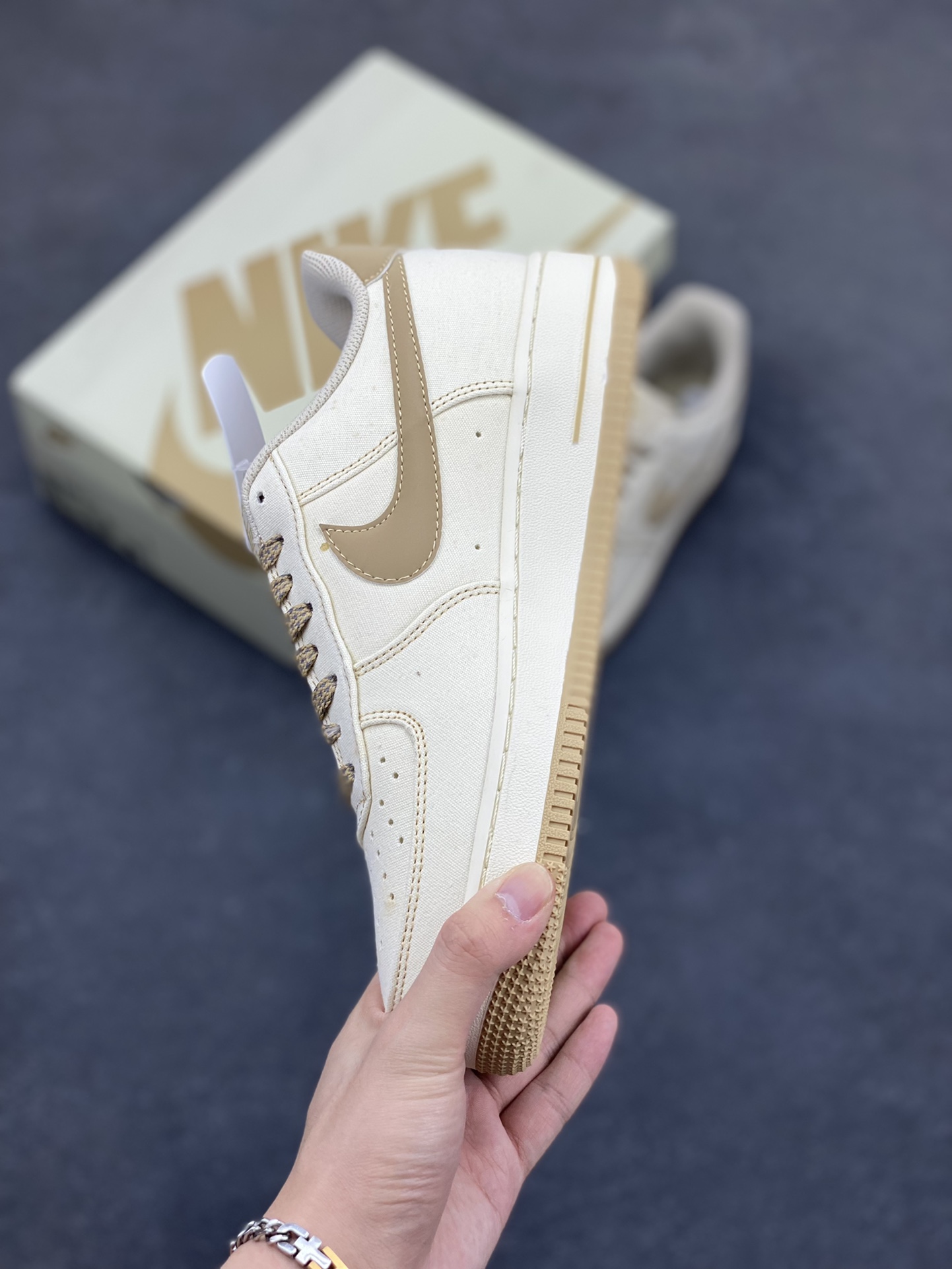 图片[3]-福利特价   NIke Air Force 1 \’07 米黄布面 空军一号低帮休闲板鞋 3m反光 进口牛筋布 原楦头原纸板 纯正空军版型 全掌内置全掌气垫 原盒配件 原厂中底钢印 拉帮完美 货号：TQ1456-211 尺码：36 36.5 37.5 38 38.5 39 40 40.5 41 42 42.5 43 44 44.5 45-选品中心
