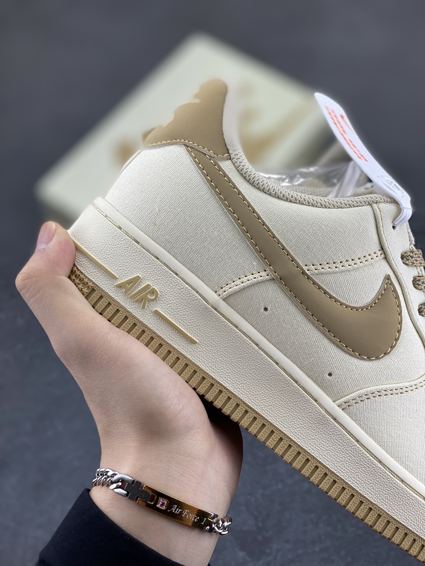 图片[6]-福利特价   NIke Air Force 1 \’07 米黄布面 空军一号低帮休闲板鞋 3m反光 进口牛筋布 原楦头原纸板 纯正空军版型 全掌内置全掌气垫 原盒配件 原厂中底钢印 拉帮完美 货号：TQ1456-211 尺码：36 36.5 37.5 38 38.5 39 40 40.5 41 42 42.5 43 44 44.5 45-选品中心
