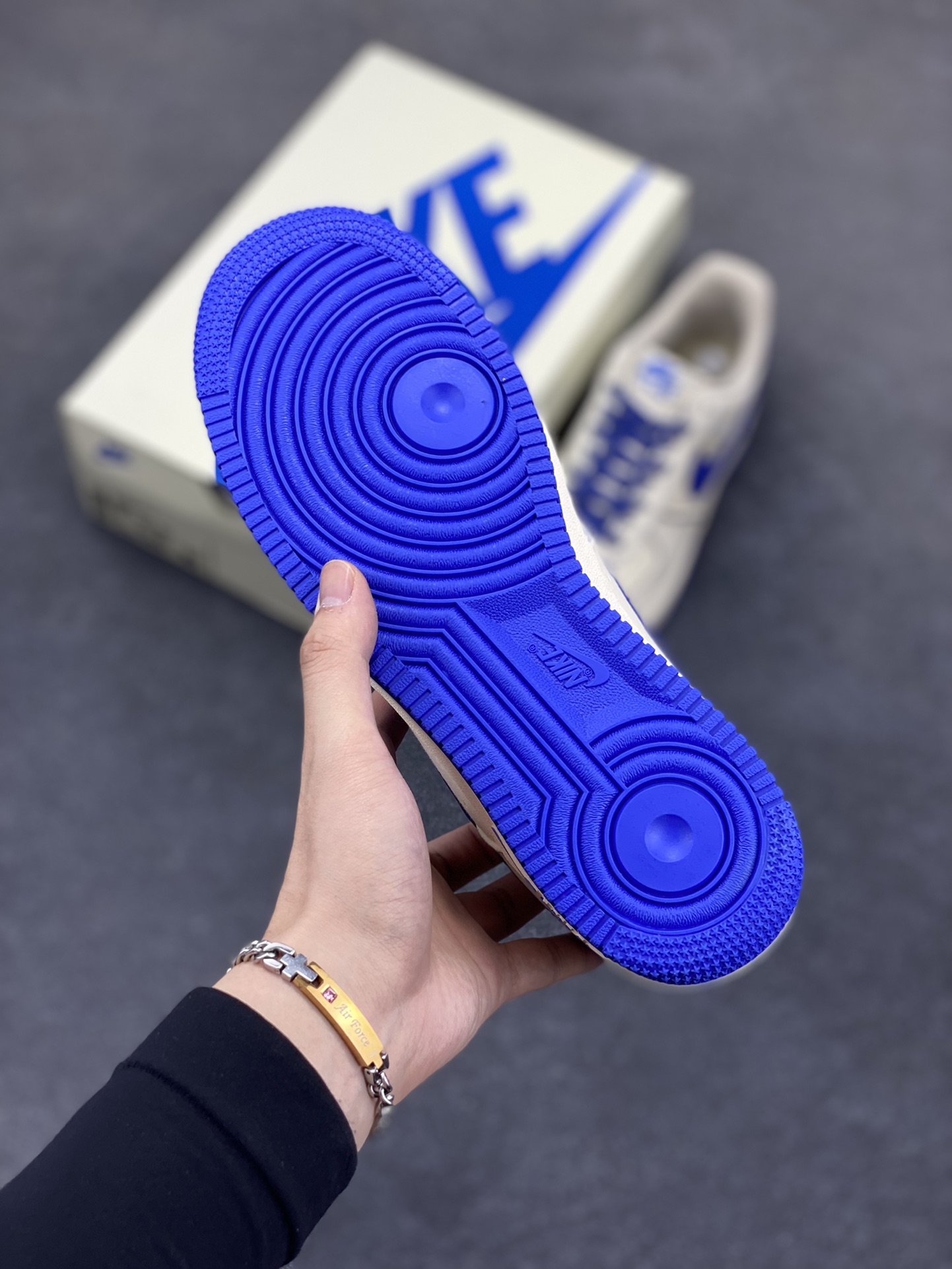 图片[5]-福利特价   NIke Air Force 1 \’07 米蓝布面 空军一号低帮休闲板鞋 3m反光 进口牛筋布 原楦头原纸板 纯正空军版型 全掌内置全掌气垫 原盒配件 原厂中底钢印 拉帮完美 货号：TQ1456-233 尺码：36 36.5 37.5 38 38.5 39 40 40.5 41 42 42.5 43 44 44.5 45-选品中心