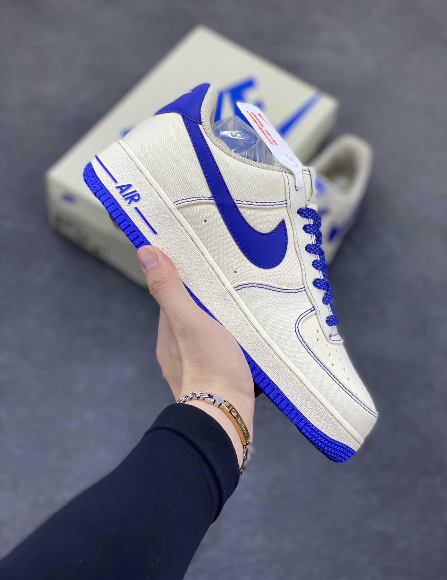 福利特价   NIke Air Force 1 \’07 米蓝布面 空军一号低帮休闲板鞋 3m反光 进口牛筋布 原楦头原纸板 纯正空军版型 全掌内置全掌气垫 原盒配件 原厂中底钢印 拉帮完美 货号：TQ1456-233 尺码：36 36.5 37.5 38 38.5 39 40 40.5 41 42 42.5 43 44 44.5 45-选品中心