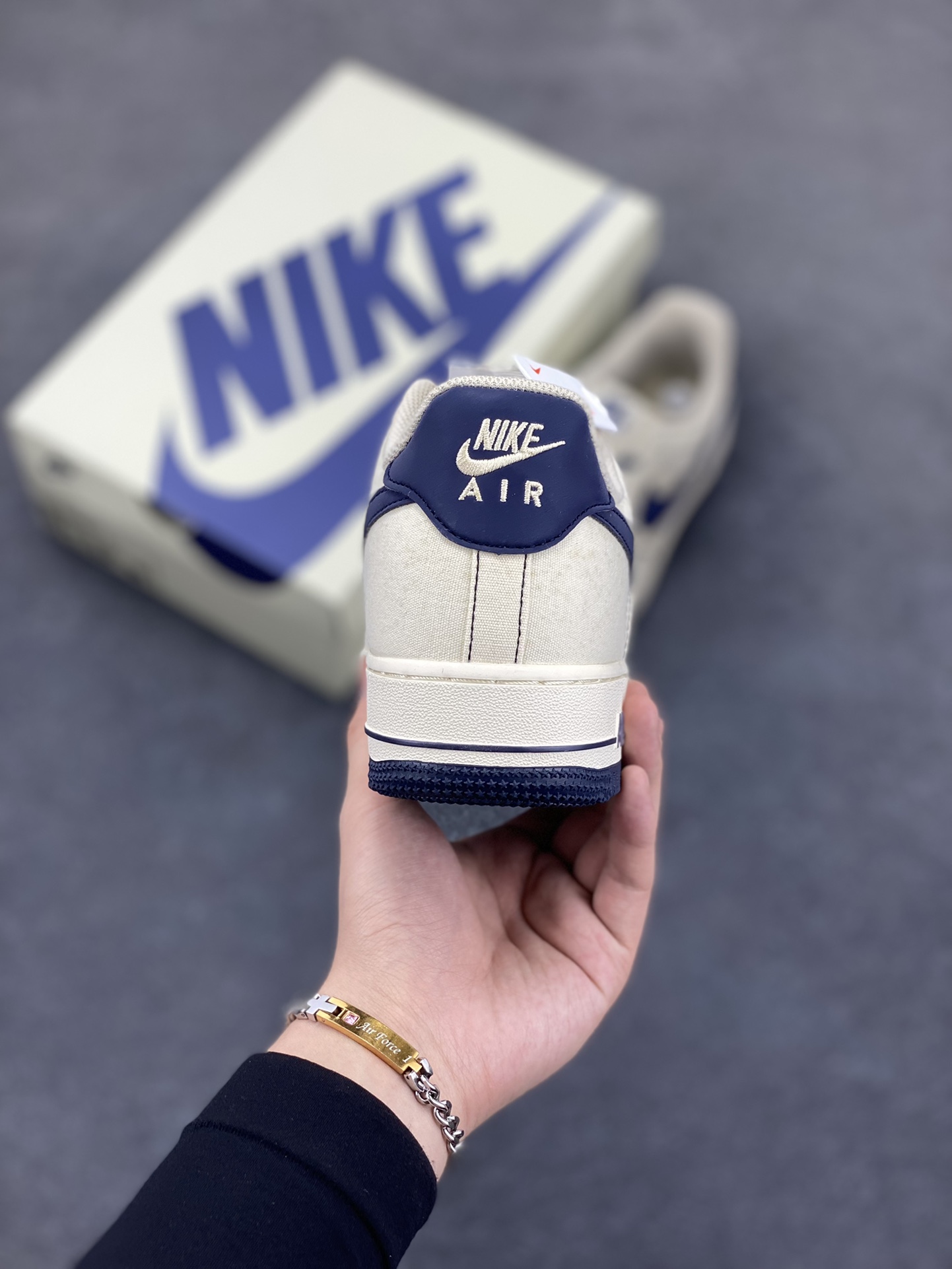 图片[4]-福利特价   NIke Air Force 1 \’07 深蓝布面 空军一号低帮休闲板鞋 3m反光 进口牛筋布 原楦头原纸板 纯正空军版型 全掌内置全掌气垫 原盒配件 原厂中底钢印 拉帮完美 货号：TQ1456-299 尺码：36 36.5 37.5 38 38.5 39 40 40.5 41 42 42.5 43 44 44.5 45-选品中心