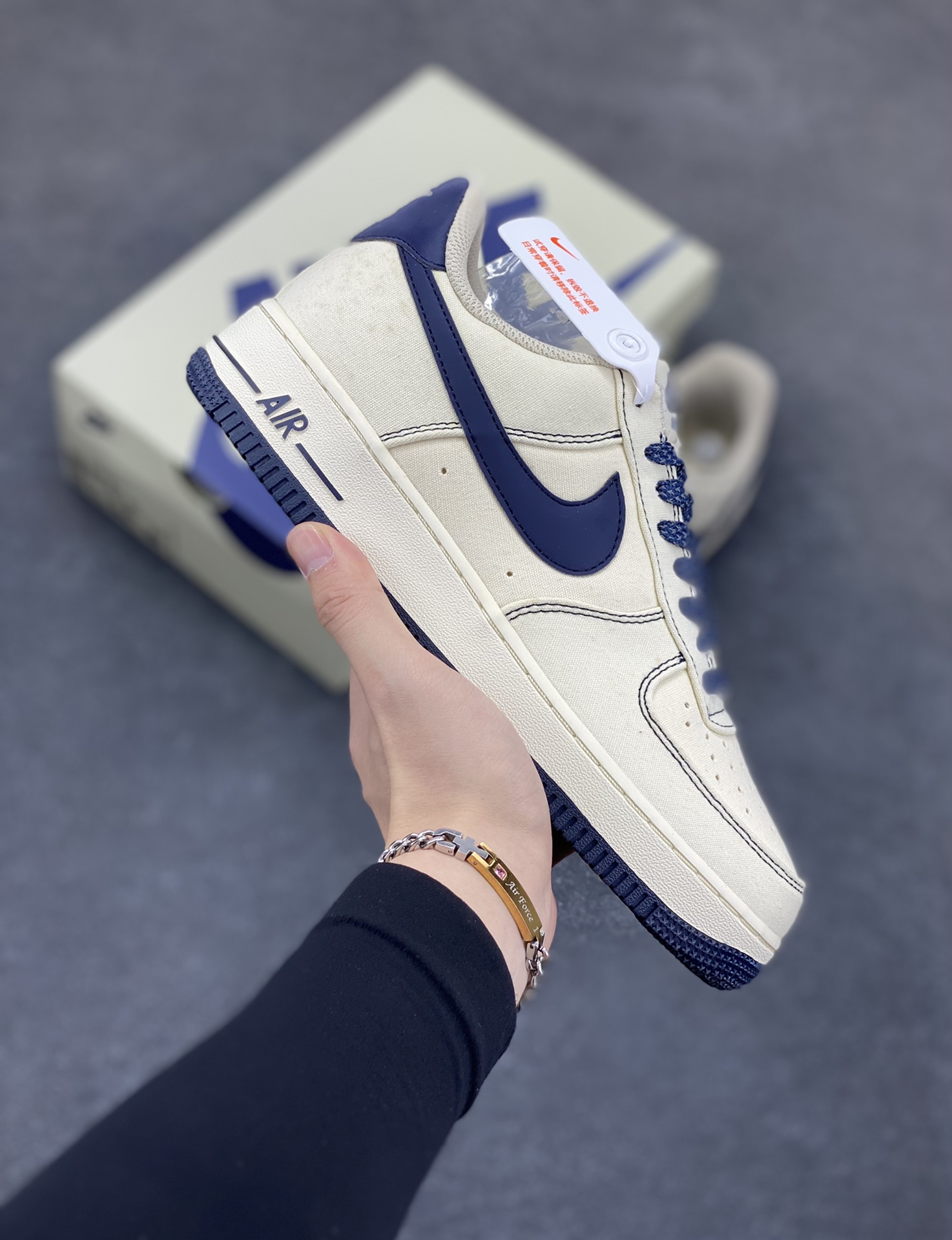 福利特价   NIke Air Force 1 \’07 深蓝布面 空军一号低帮休闲板鞋 3m反光 进口牛筋布 原楦头原纸板 纯正空军版型 全掌内置全掌气垫 原盒配件 原厂中底钢印 拉帮完美 货号:TQ1456-299 尺码:36 36.5 37.5 38 38.5 39 40 40.5 41 42 42.5 43 44 44.5 45-选品中心