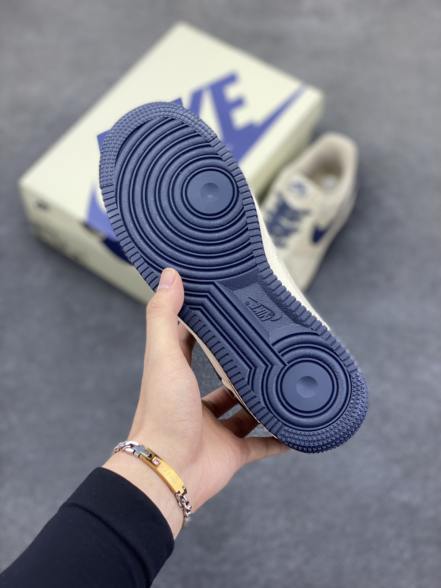 图片[5]-福利特价   NIke Air Force 1 \’07 深蓝布面 空军一号低帮休闲板鞋 3m反光 进口牛筋布 原楦头原纸板 纯正空军版型 全掌内置全掌气垫 原盒配件 原厂中底钢印 拉帮完美 货号：TQ1456-299 尺码：36 36.5 37.5 38 38.5 39 40 40.5 41 42 42.5 43 44 44.5 45-选品中心