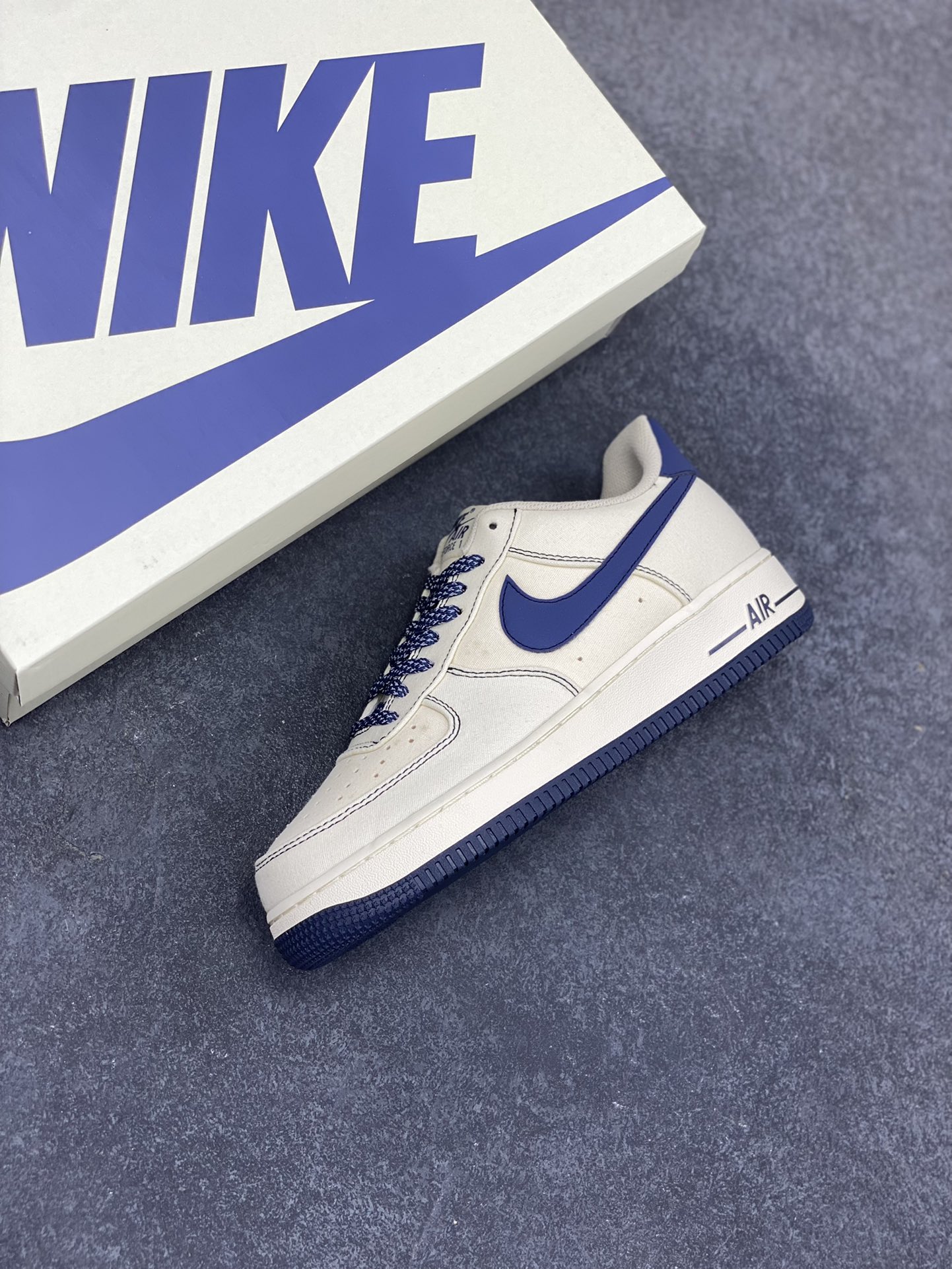 图片[7]-福利特价   NIke Air Force 1 \’07 深蓝布面 空军一号低帮休闲板鞋 3m反光 进口牛筋布 原楦头原纸板 纯正空军版型 全掌内置全掌气垫 原盒配件 原厂中底钢印 拉帮完美 货号：TQ1456-299 尺码：36 36.5 37.5 38 38.5 39 40 40.5 41 42 42.5 43 44 44.5 45-选品中心