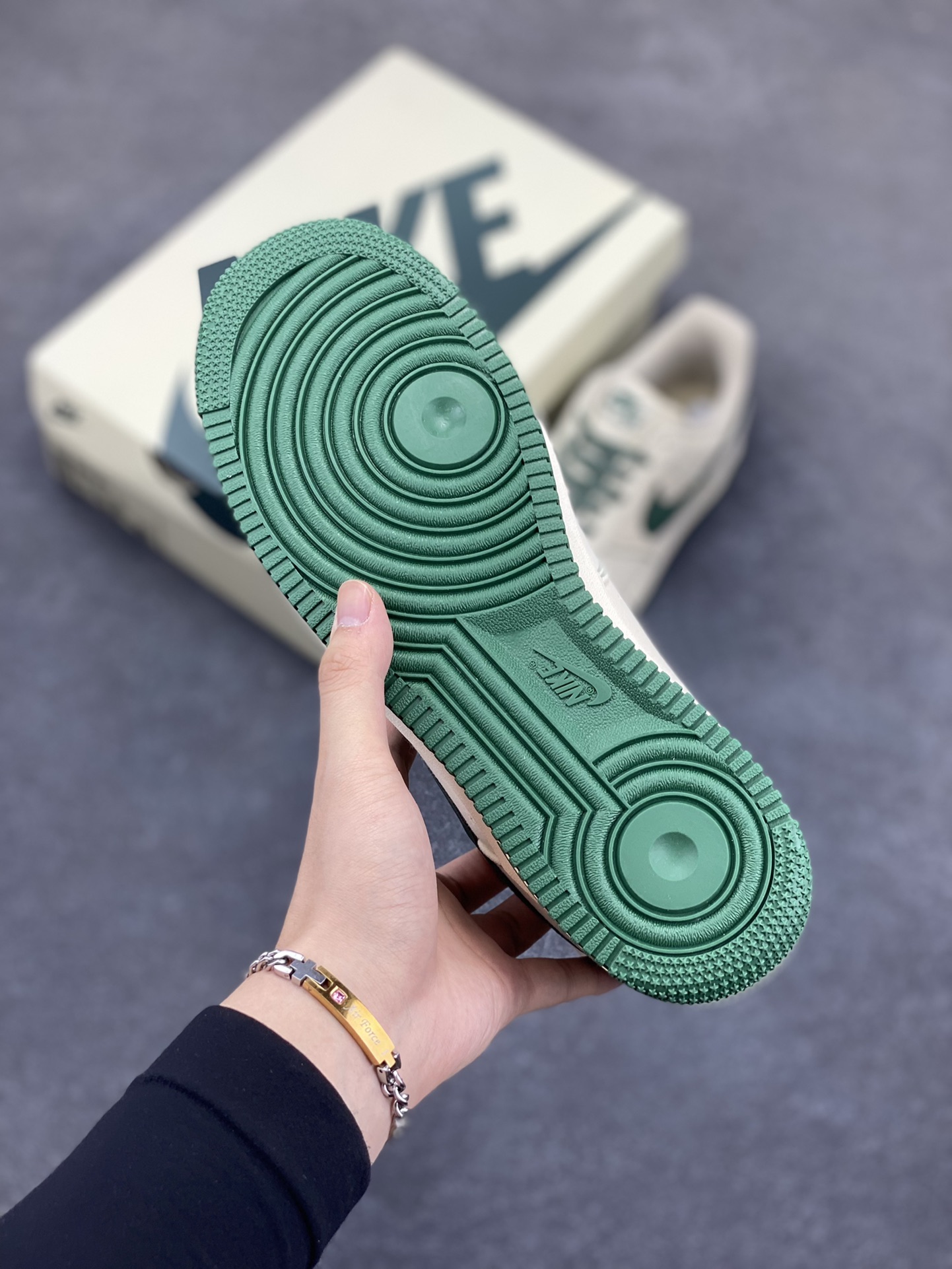 图片[5]-福利特价   NIke Air Force 1 \’07 米绿布面 空军一号低帮休闲板鞋 3m反光 进口牛筋布 原楦头原纸板 纯正空军版型 全掌内置全掌气垫 原盒配件 原厂中底钢印 拉帮完美 货号：TQ1456-266 尺码：36 36.5 37.5 38 38.5 39 40 40.5 41 42 42.5 43 44 44.5 45-选品中心