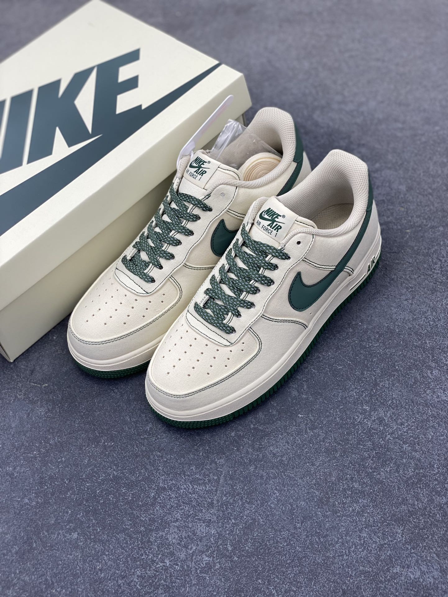 图片[8]-福利特价   NIke Air Force 1 \’07 米绿布面 空军一号低帮休闲板鞋 3m反光 进口牛筋布 原楦头原纸板 纯正空军版型 全掌内置全掌气垫 原盒配件 原厂中底钢印 拉帮完美 货号：TQ1456-266 尺码：36 36.5 37.5 38 38.5 39 40 40.5 41 42 42.5 43 44 44.5 45-选品中心