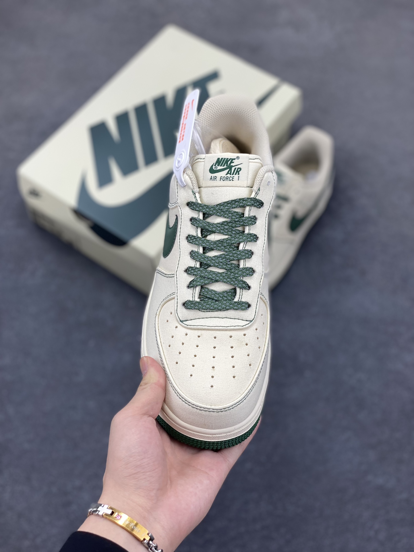 图片[2]-福利特价   NIke Air Force 1 \’07 米绿布面 空军一号低帮休闲板鞋 3m反光 进口牛筋布 原楦头原纸板 纯正空军版型 全掌内置全掌气垫 原盒配件 原厂中底钢印 拉帮完美 货号：TQ1456-266 尺码：36 36.5 37.5 38 38.5 39 40 40.5 41 42 42.5 43 44 44.5 45-选品中心