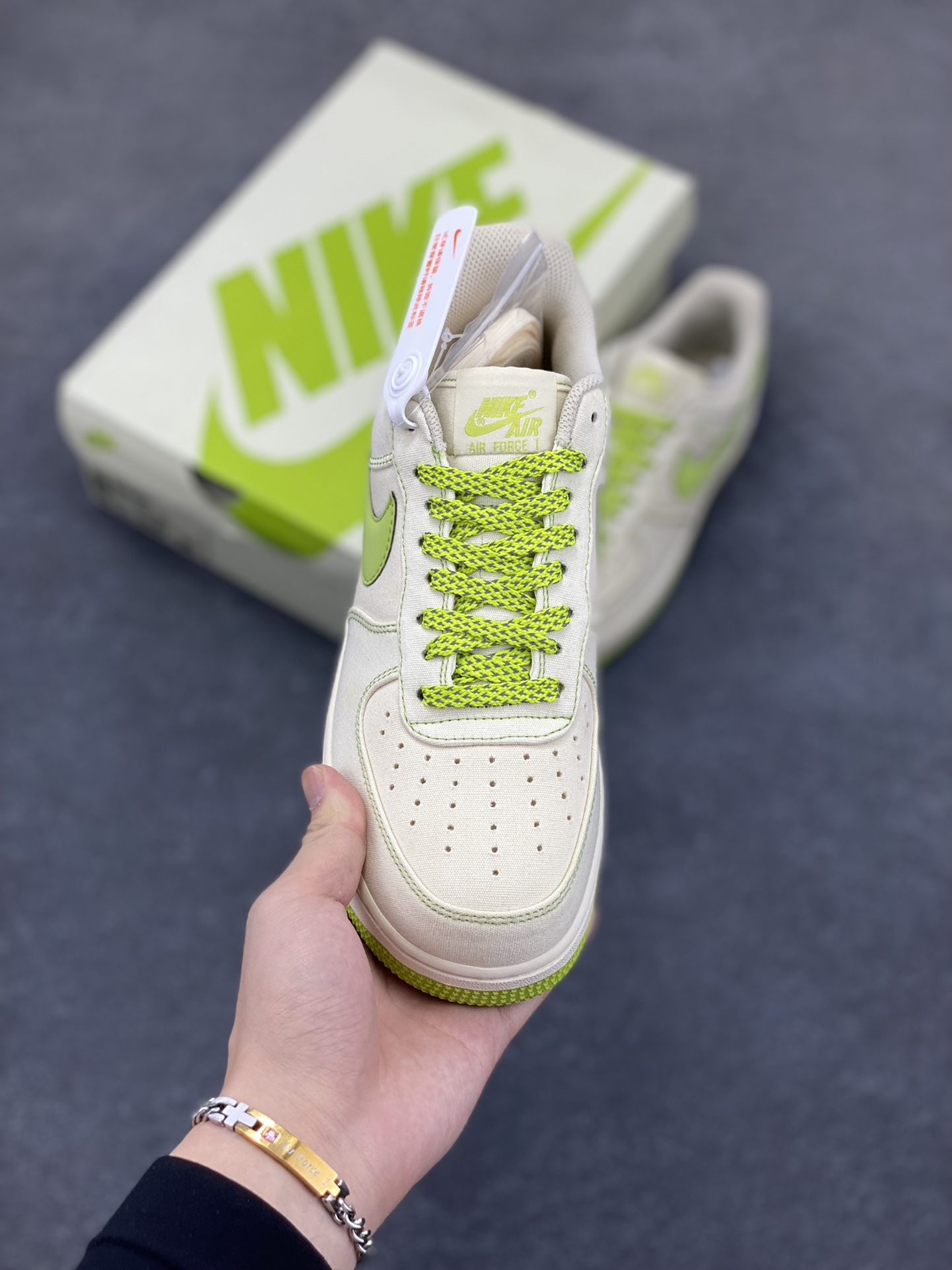 图片[2]-福利特价   NIke Air Force 1 \’07 米绿布面 空军一号低帮休闲板鞋 3m反光 进口牛筋布 原楦头原纸板 纯正空军版型 全掌内置全掌气垫 原盒配件 原厂中底钢印 拉帮完美 货号：TQ1456-255 尺码：36 36.5 37.5 38 38.5 39 40 40.5 41 42 42.5 43 44 44.5 45-选品中心